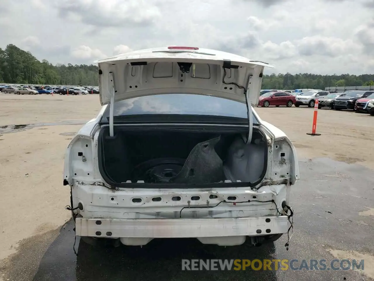 6 Photograph of a damaged car 2C3CCABGXMH549781 CHRYSLER 300 2021