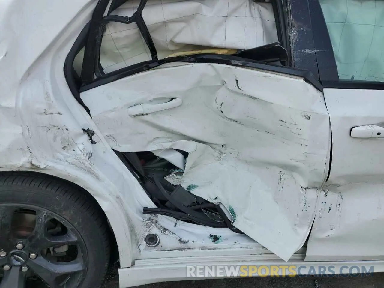 10 Photograph of a damaged car 2C3CCABT0MH580163 CHRYSLER 300 2021
