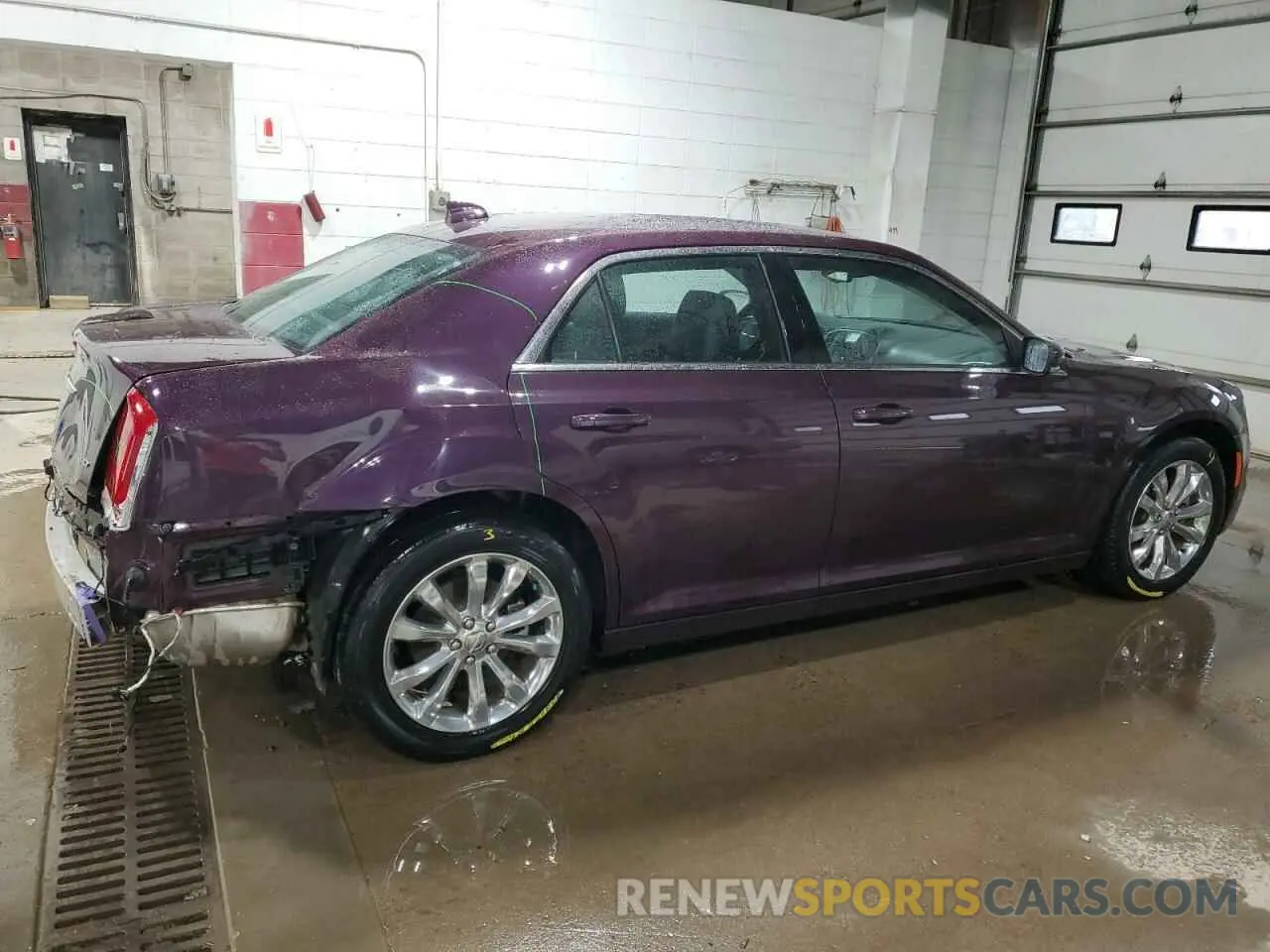 3 Photograph of a damaged car 2C3CCARGXMH657761 CHRYSLER 300 2021