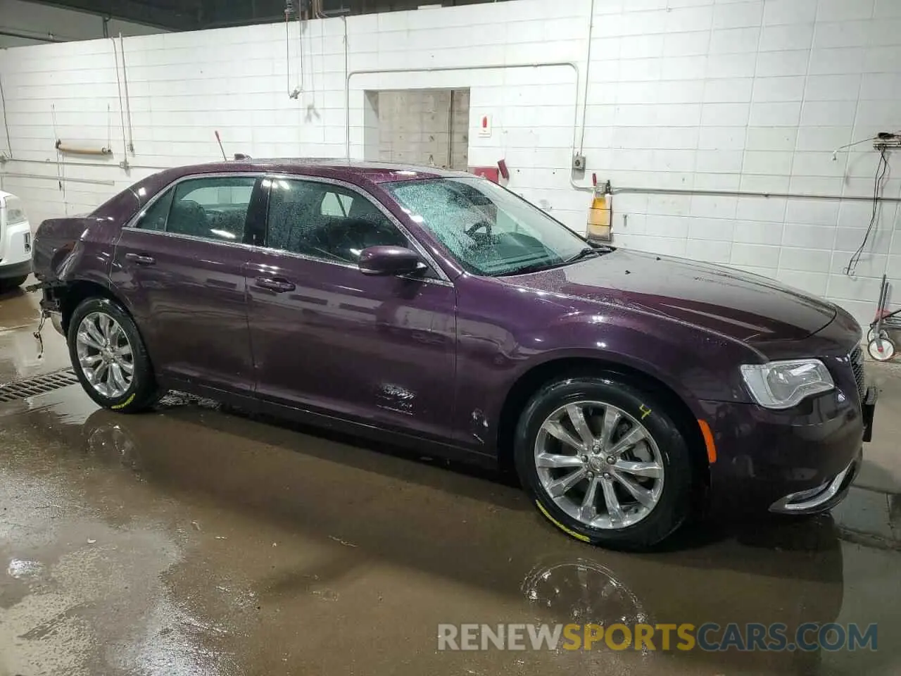 4 Photograph of a damaged car 2C3CCARGXMH657761 CHRYSLER 300 2021