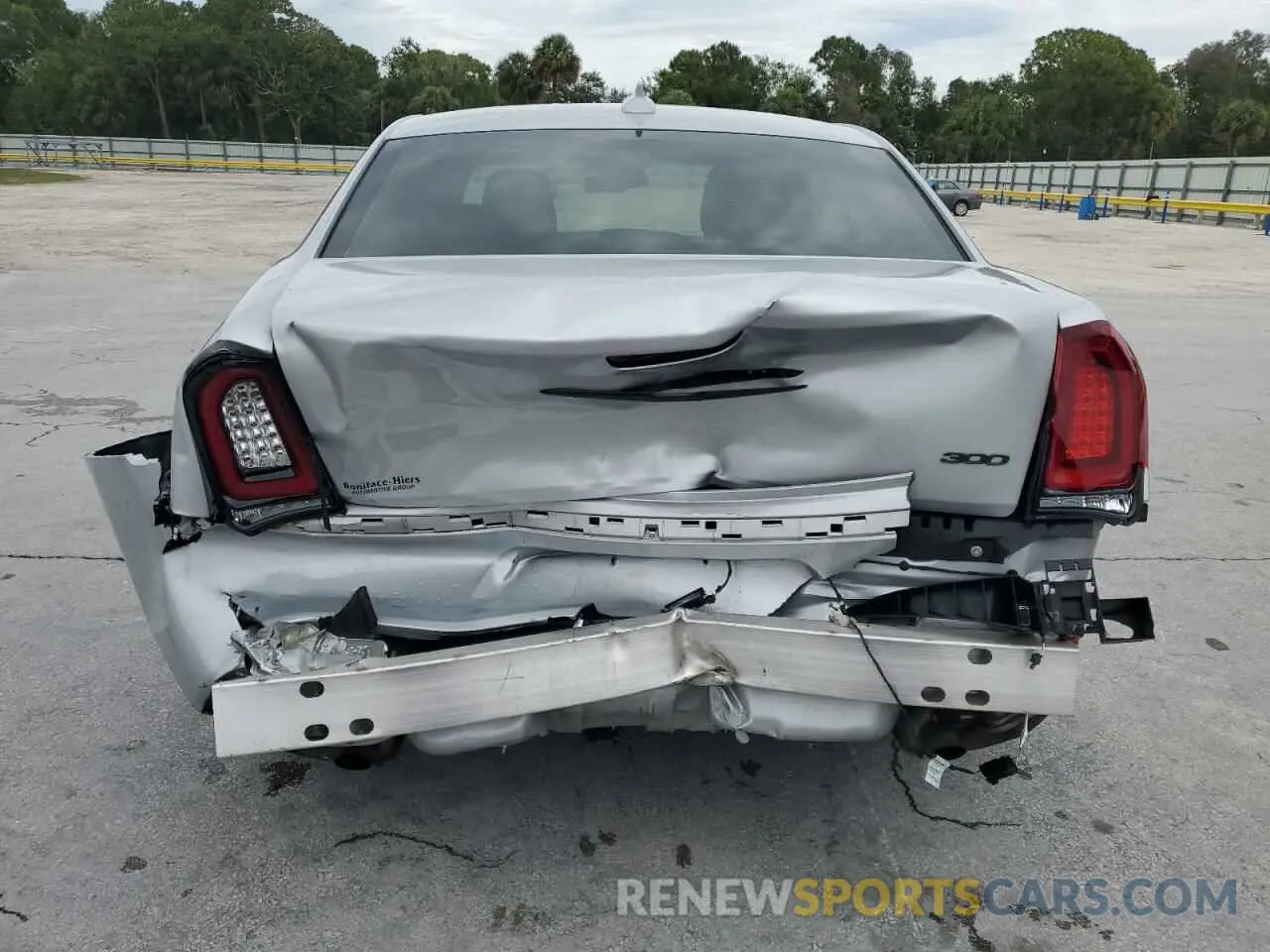 6 Photograph of a damaged car 2C3CCAAG0NH131524 CHRYSLER 300 2022
