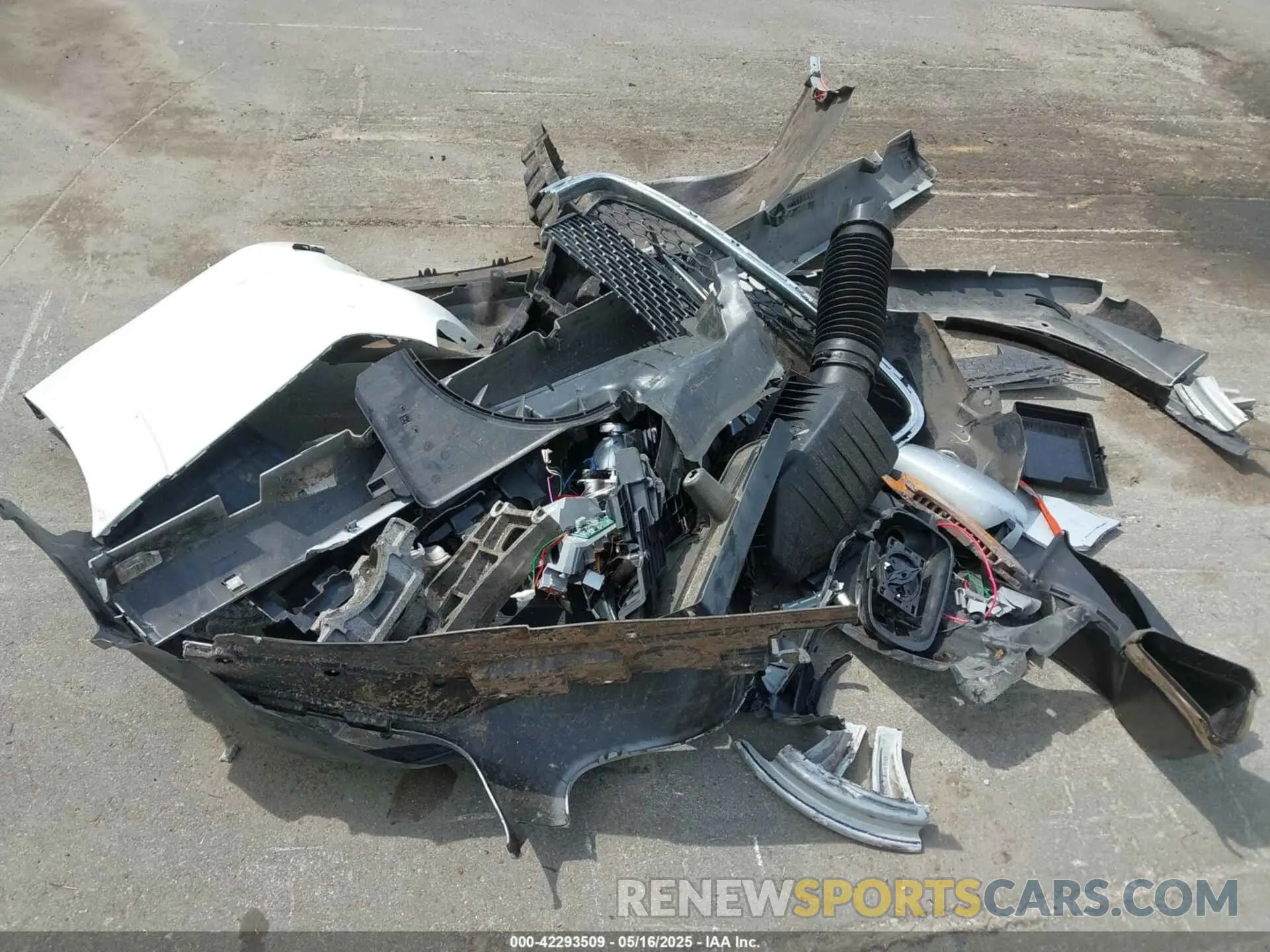 11 Photograph of a damaged car 2C3CCAAG1NH134318 CHRYSLER 300 2022