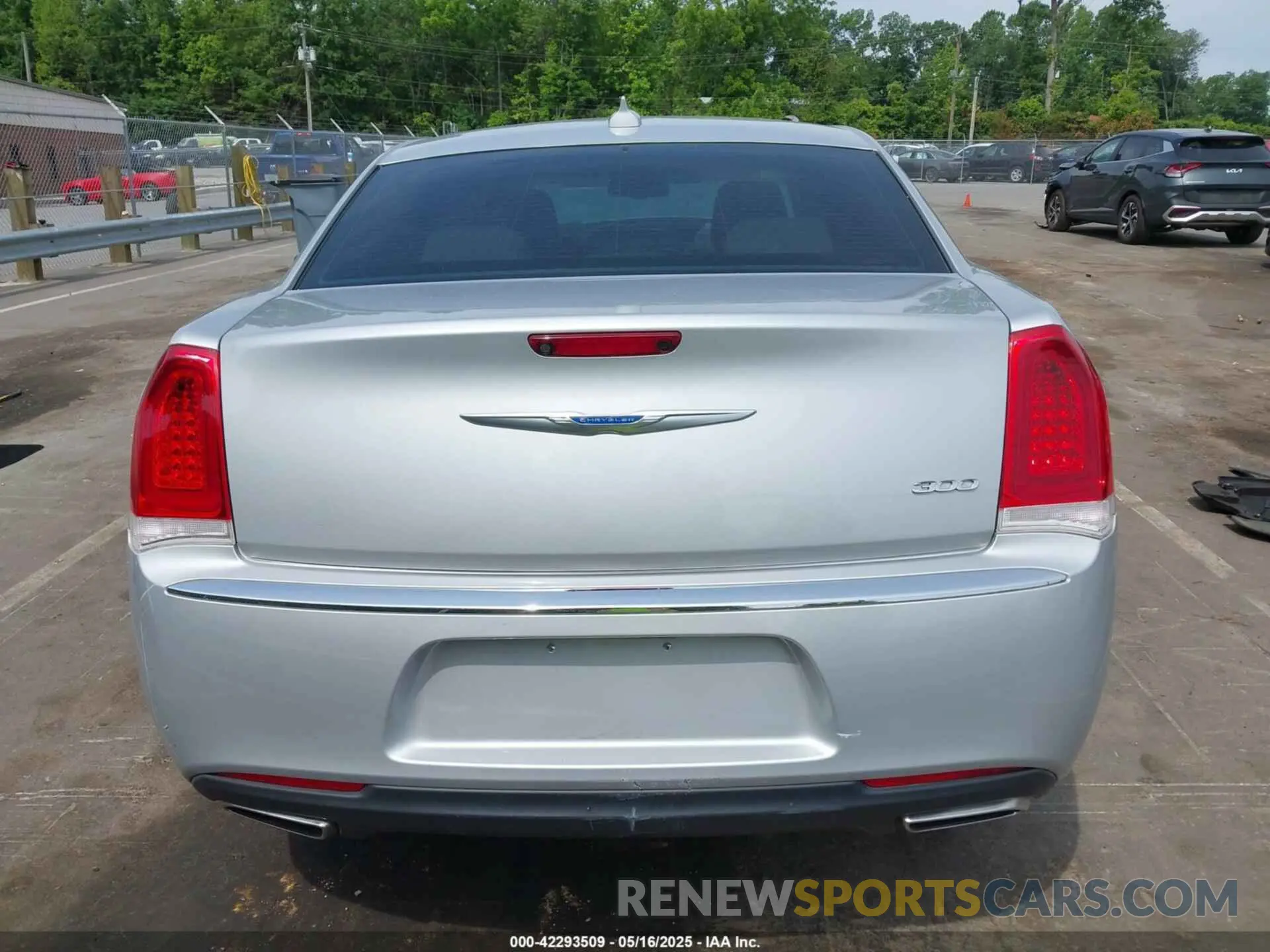 16 Photograph of a damaged car 2C3CCAAG1NH134318 CHRYSLER 300 2022
