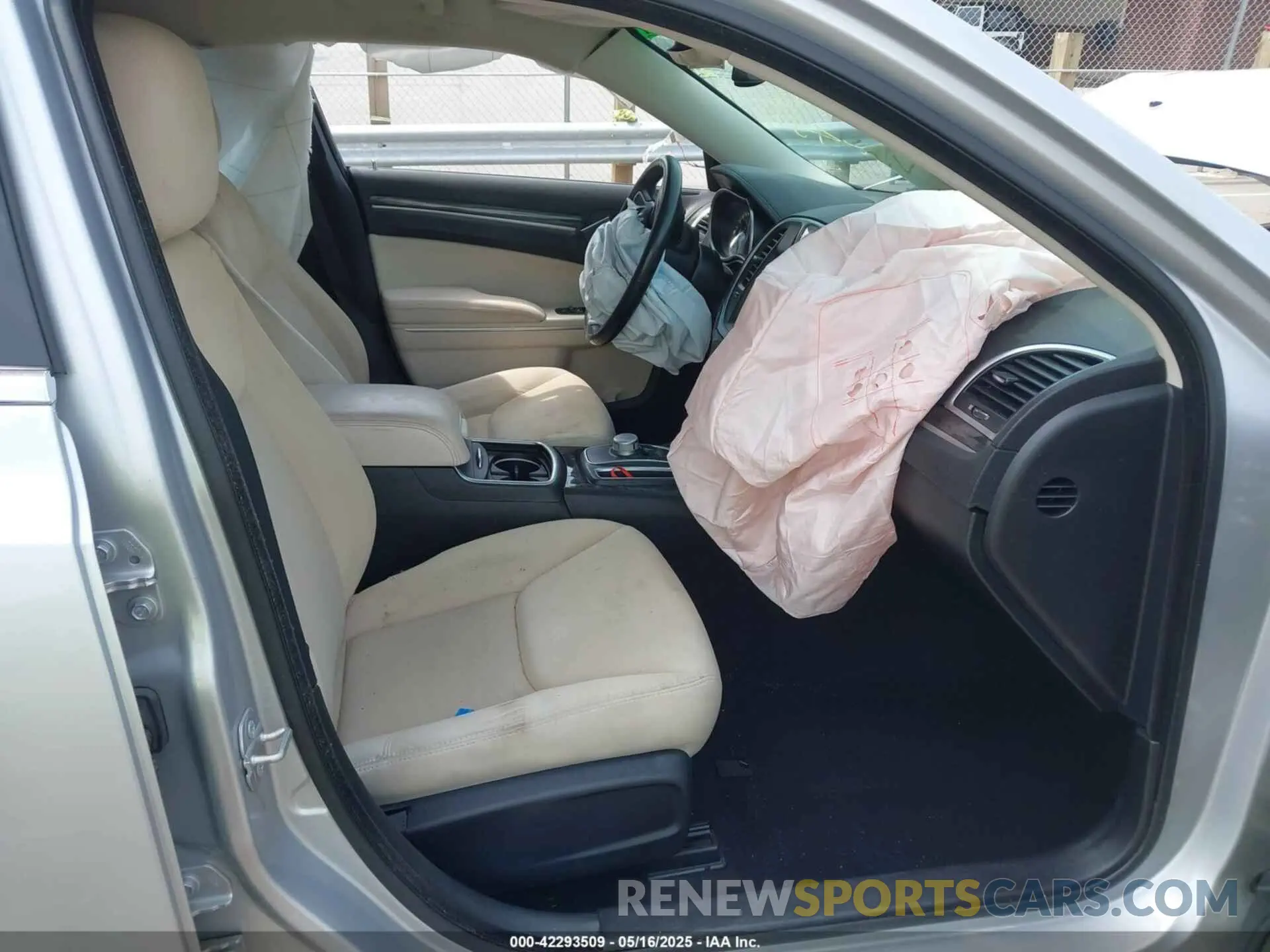 5 Photograph of a damaged car 2C3CCAAG1NH134318 CHRYSLER 300 2022