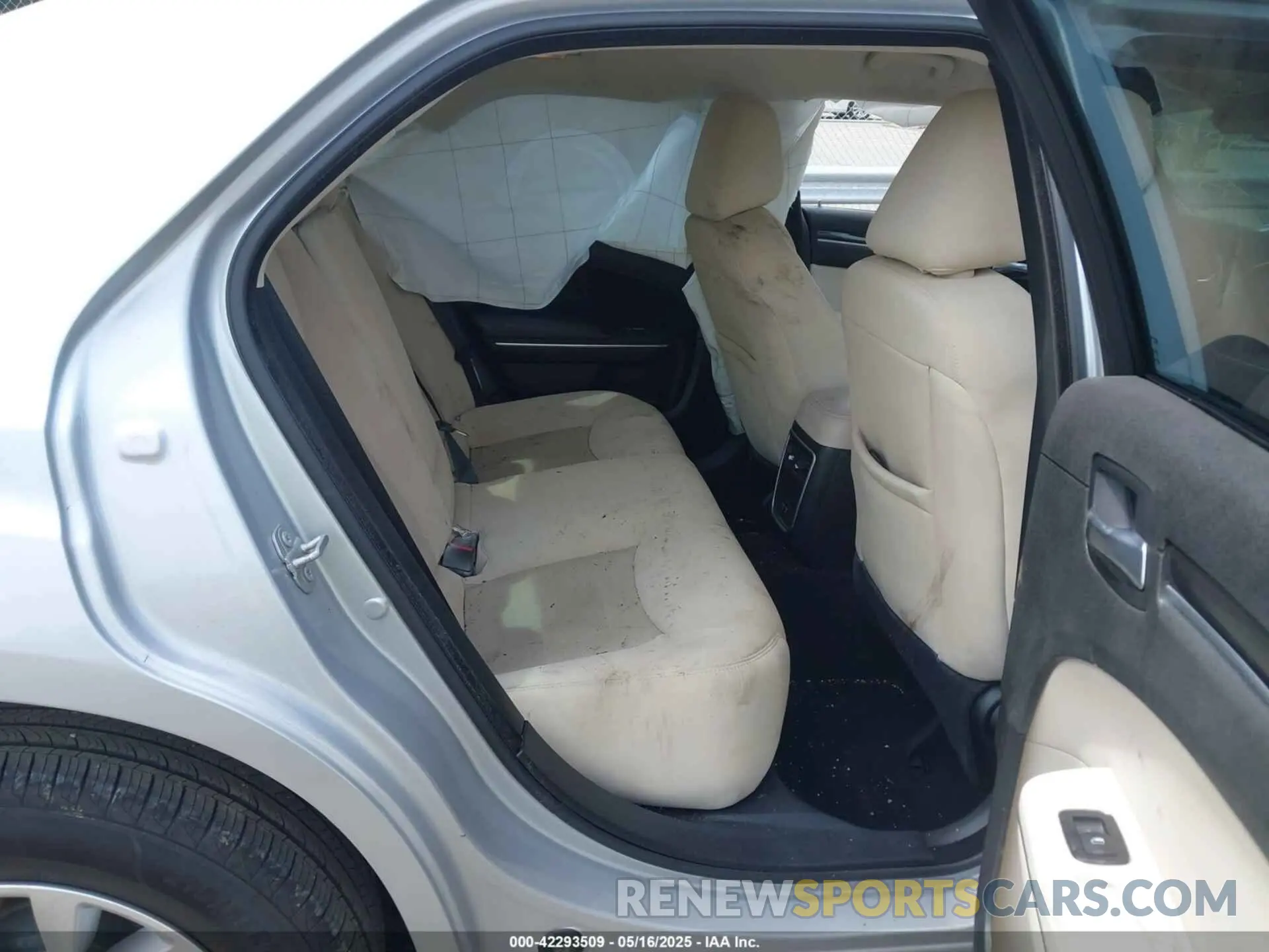 8 Photograph of a damaged car 2C3CCAAG1NH134318 CHRYSLER 300 2022