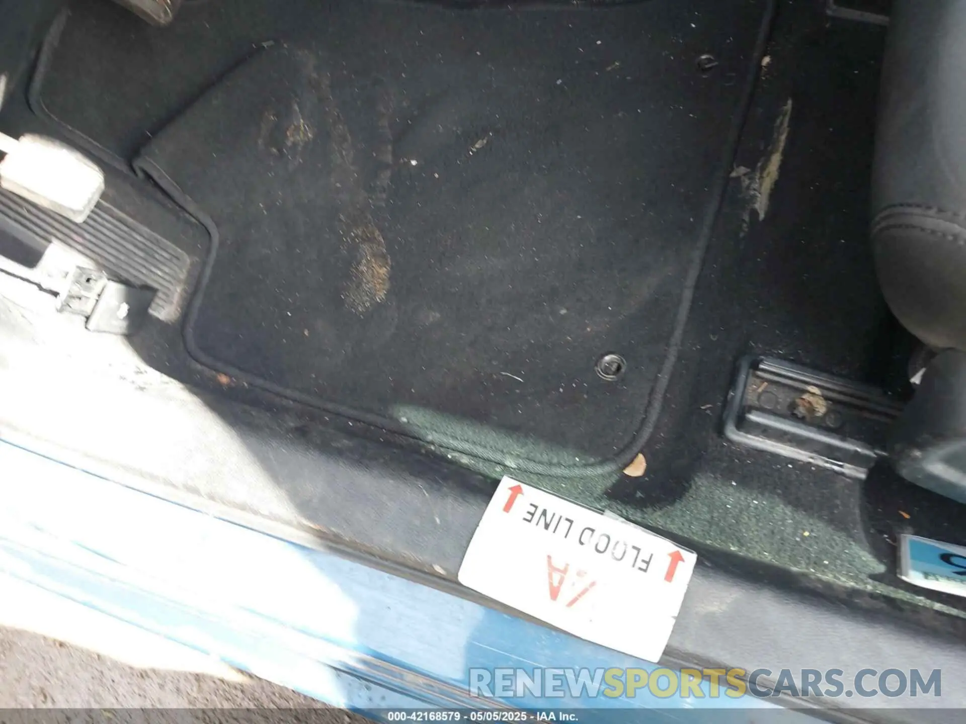 14 Photograph of a damaged car 2C3CCAAG1NH139499 CHRYSLER 300 2022