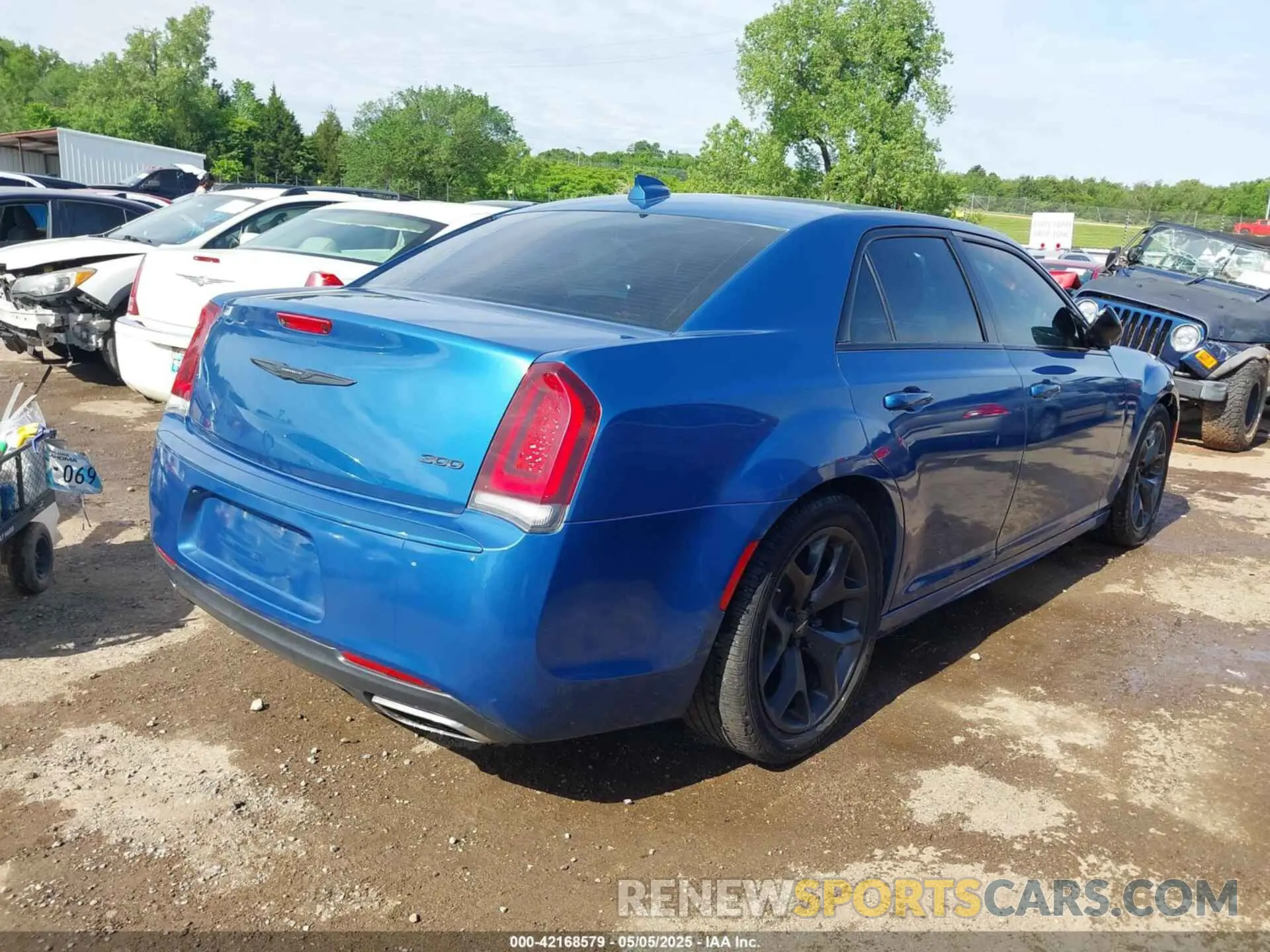 4 Photograph of a damaged car 2C3CCAAG1NH139499 CHRYSLER 300 2022