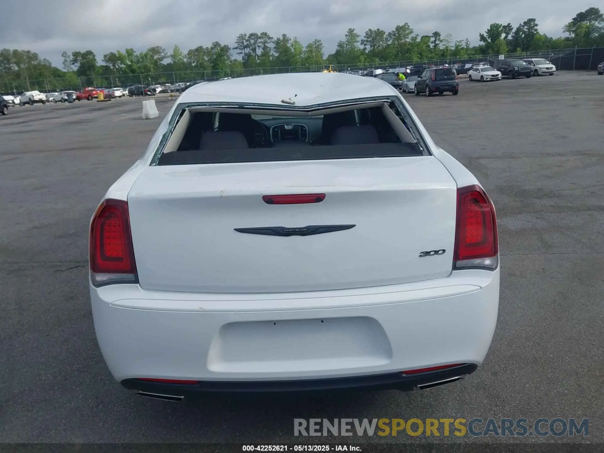 16 Photograph of a damaged car 2C3CCAAG3NH268389 CHRYSLER 300 2022