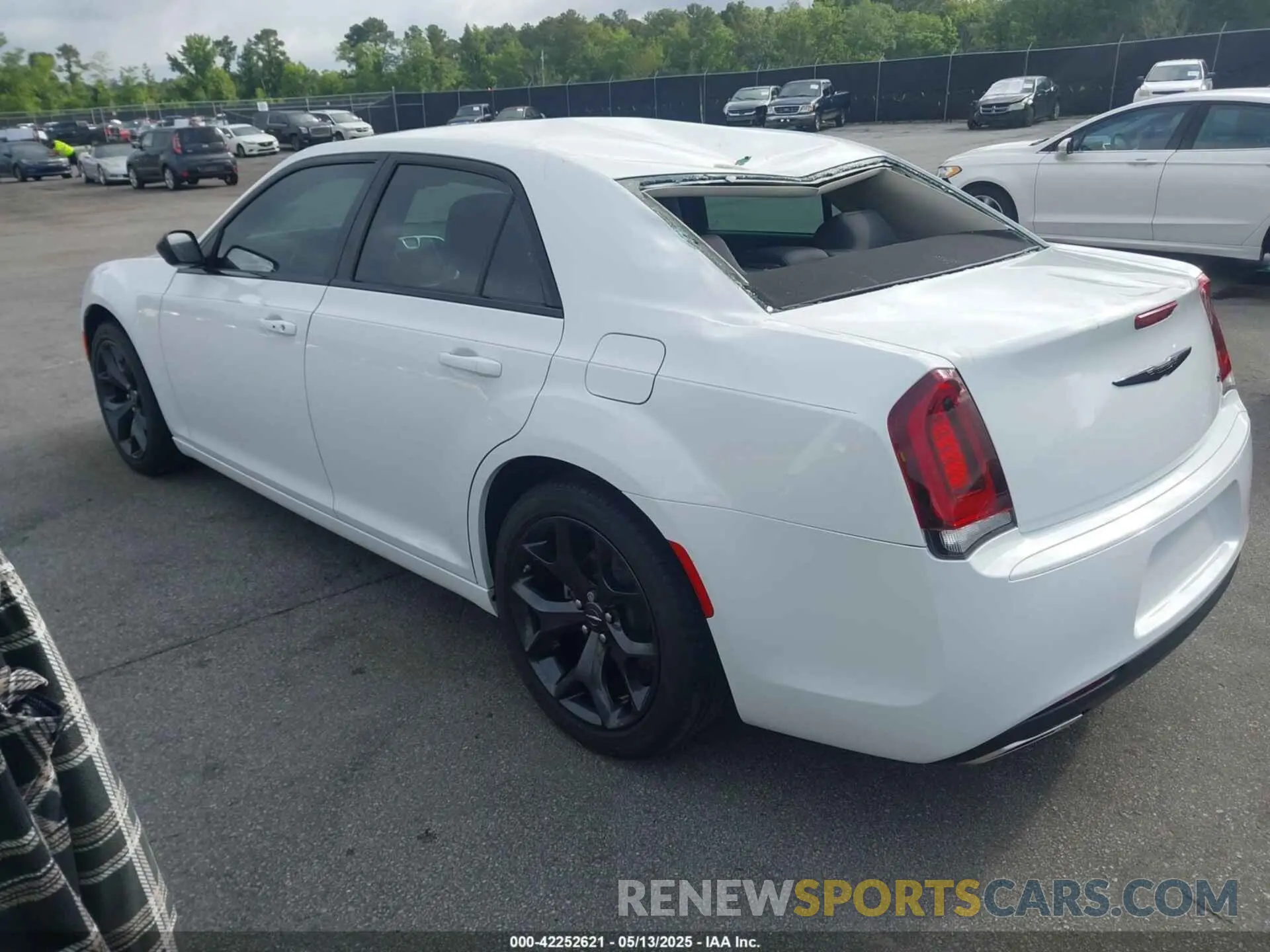 3 Photograph of a damaged car 2C3CCAAG3NH268389 CHRYSLER 300 2022