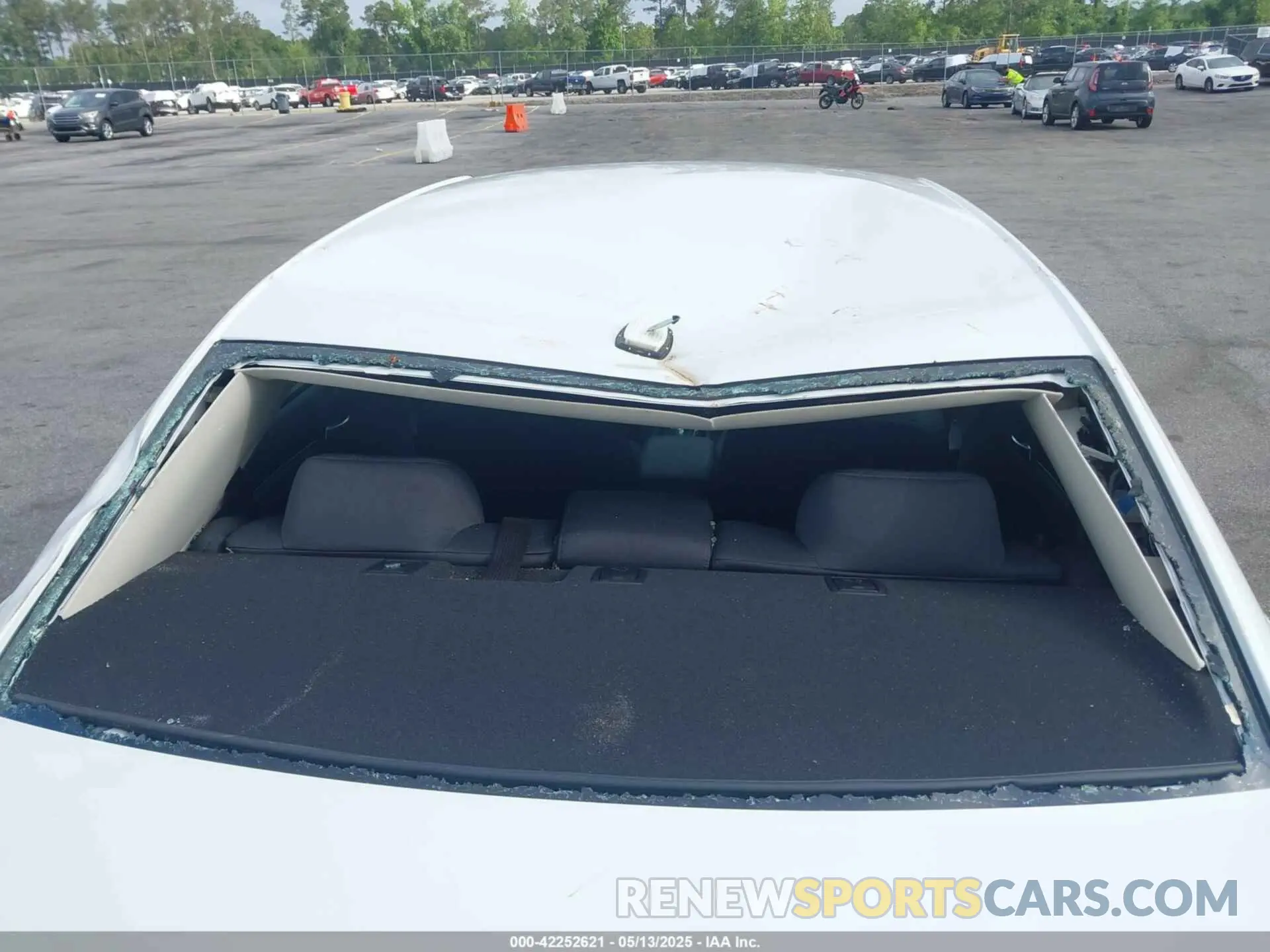 6 Photograph of a damaged car 2C3CCAAG3NH268389 CHRYSLER 300 2022