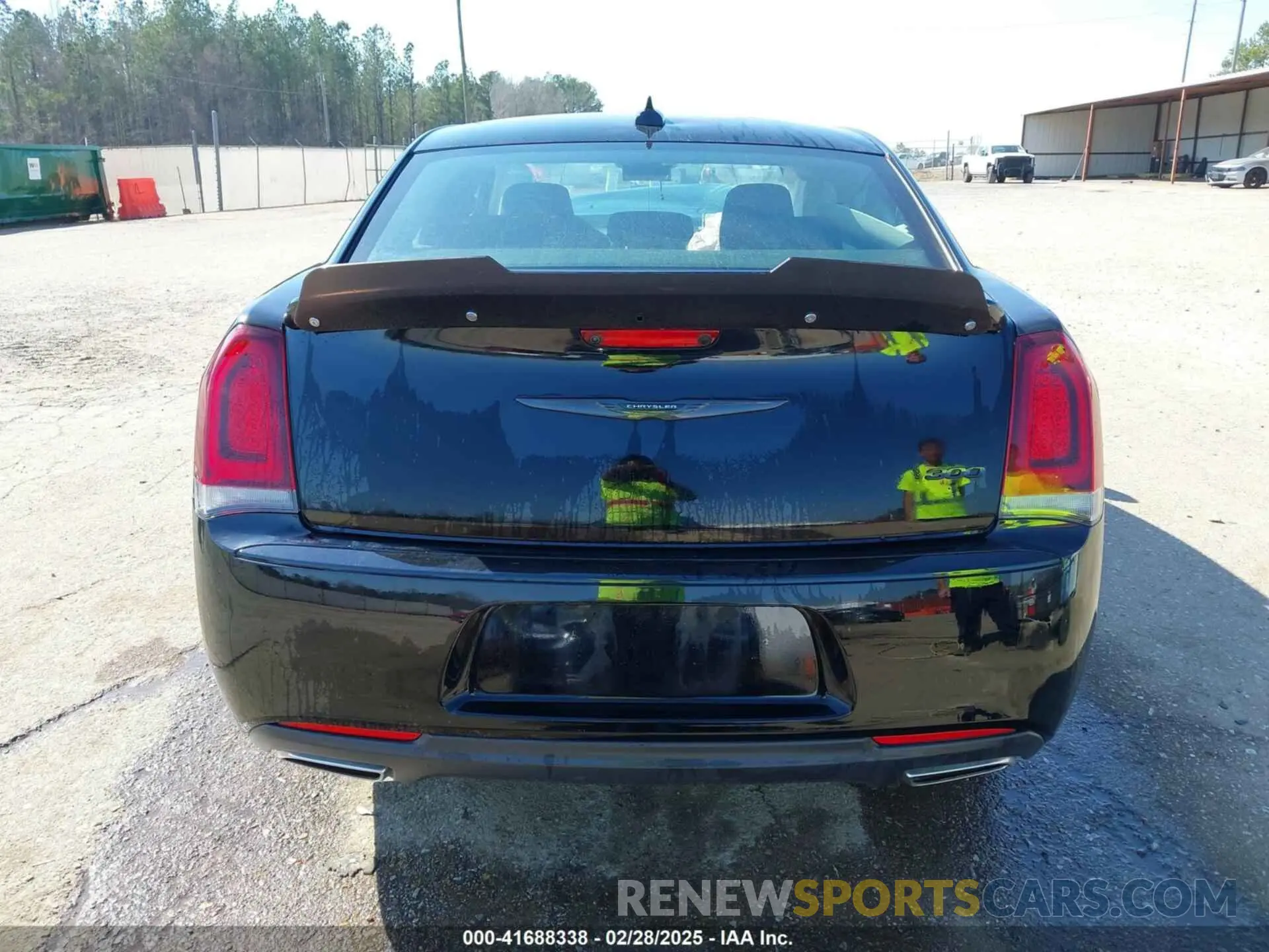 17 Photograph of a damaged car 2C3CCAAG7NH270808 CHRYSLER 300 2022