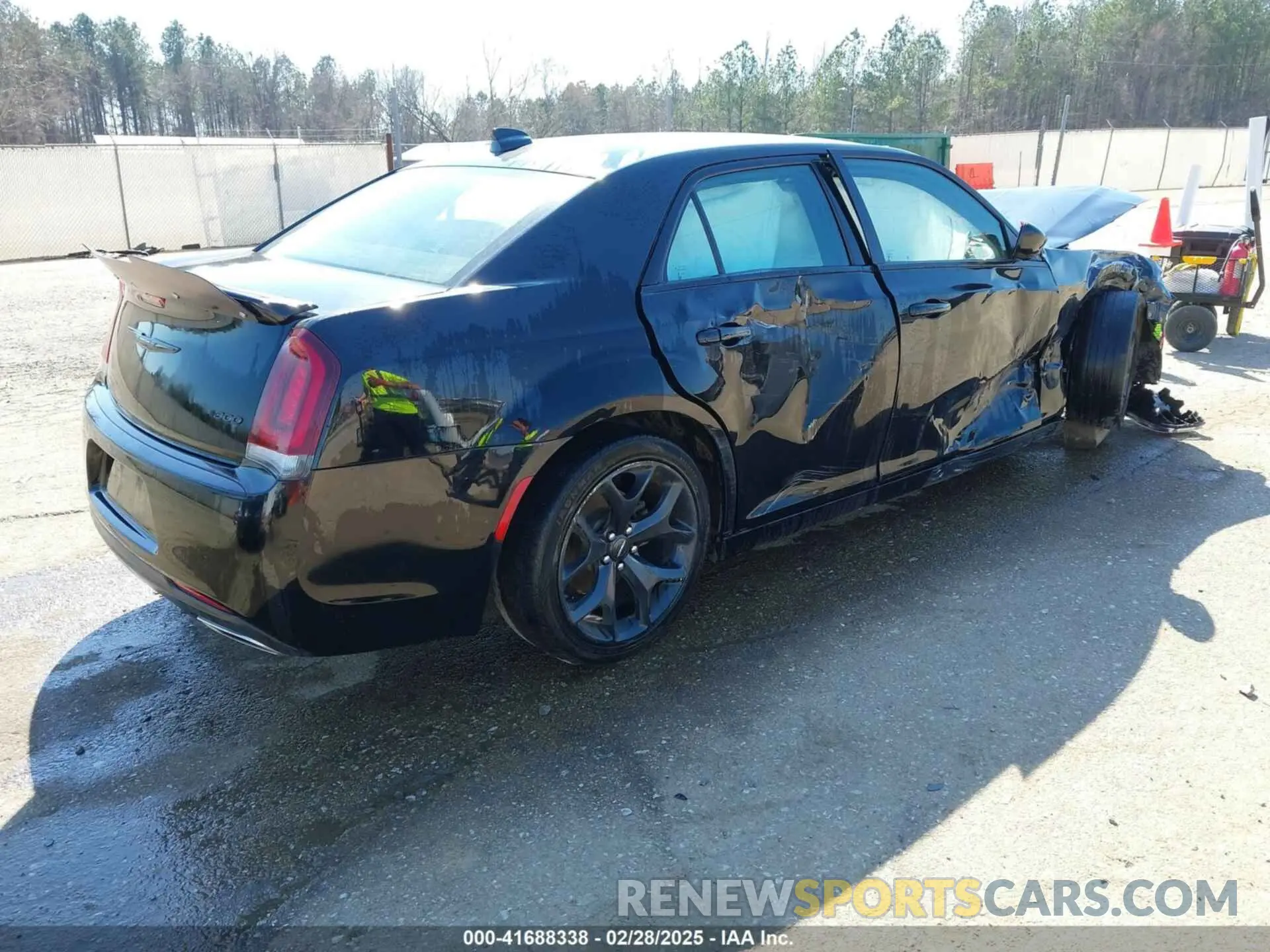 4 Photograph of a damaged car 2C3CCAAG7NH270808 CHRYSLER 300 2022