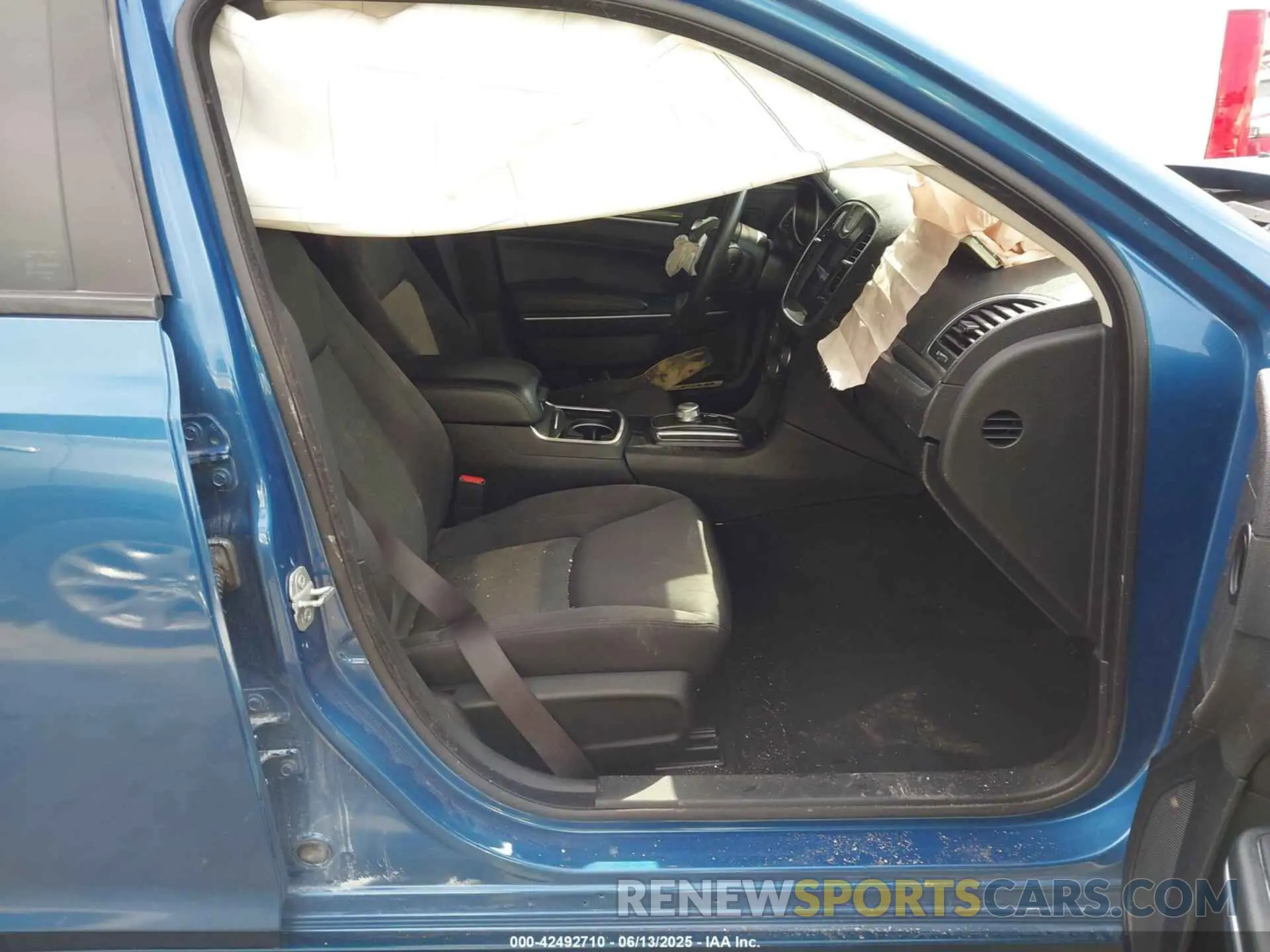 5 Photograph of a damaged car 2C3CCAAG9NH179510 CHRYSLER 300 2022
