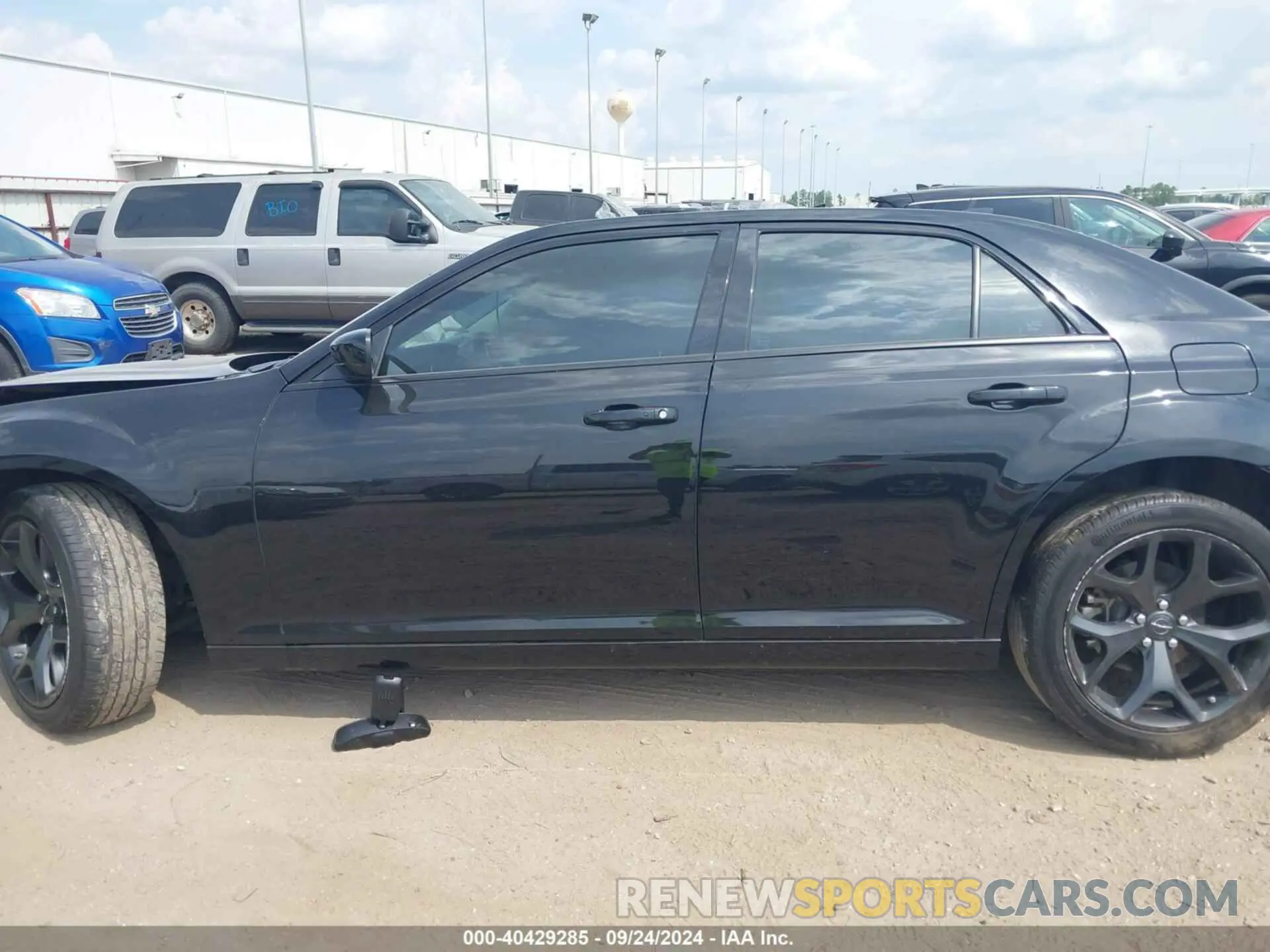 15 Photograph of a damaged car 2C3CCAAGXNH214474 CHRYSLER 300 2022