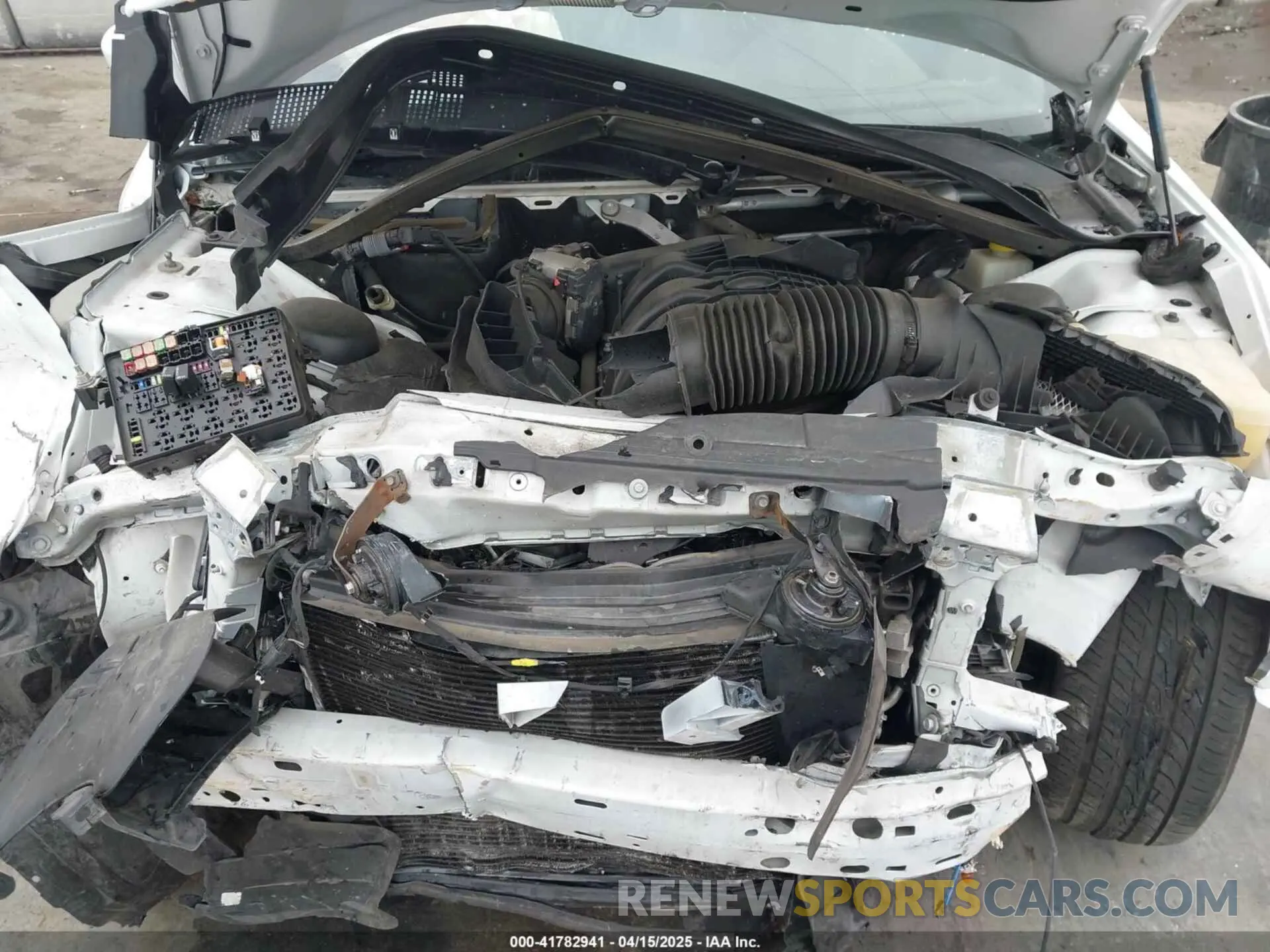 10 Photograph of a damaged car 2C3CCABG0NH190751 CHRYSLER 300 2022