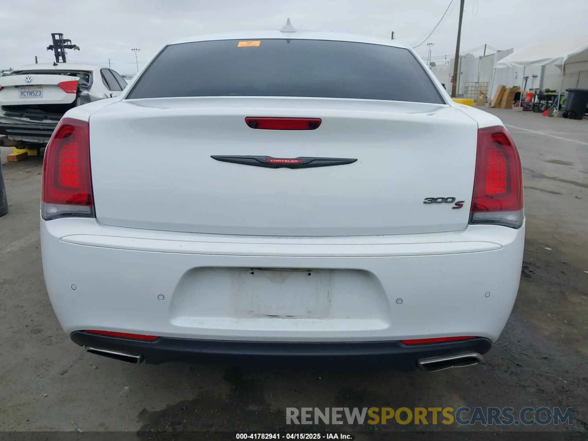 15 Photograph of a damaged car 2C3CCABG0NH190751 CHRYSLER 300 2022