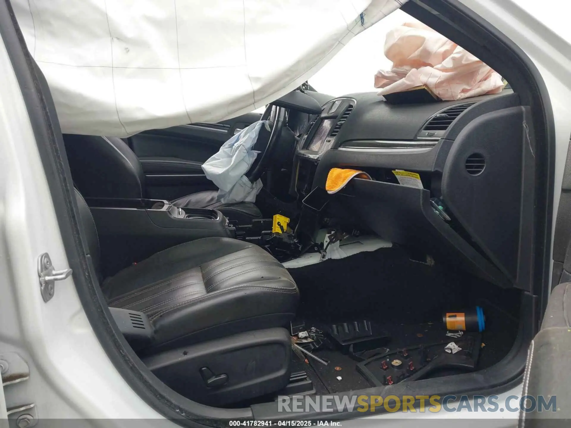 5 Photograph of a damaged car 2C3CCABG0NH190751 CHRYSLER 300 2022