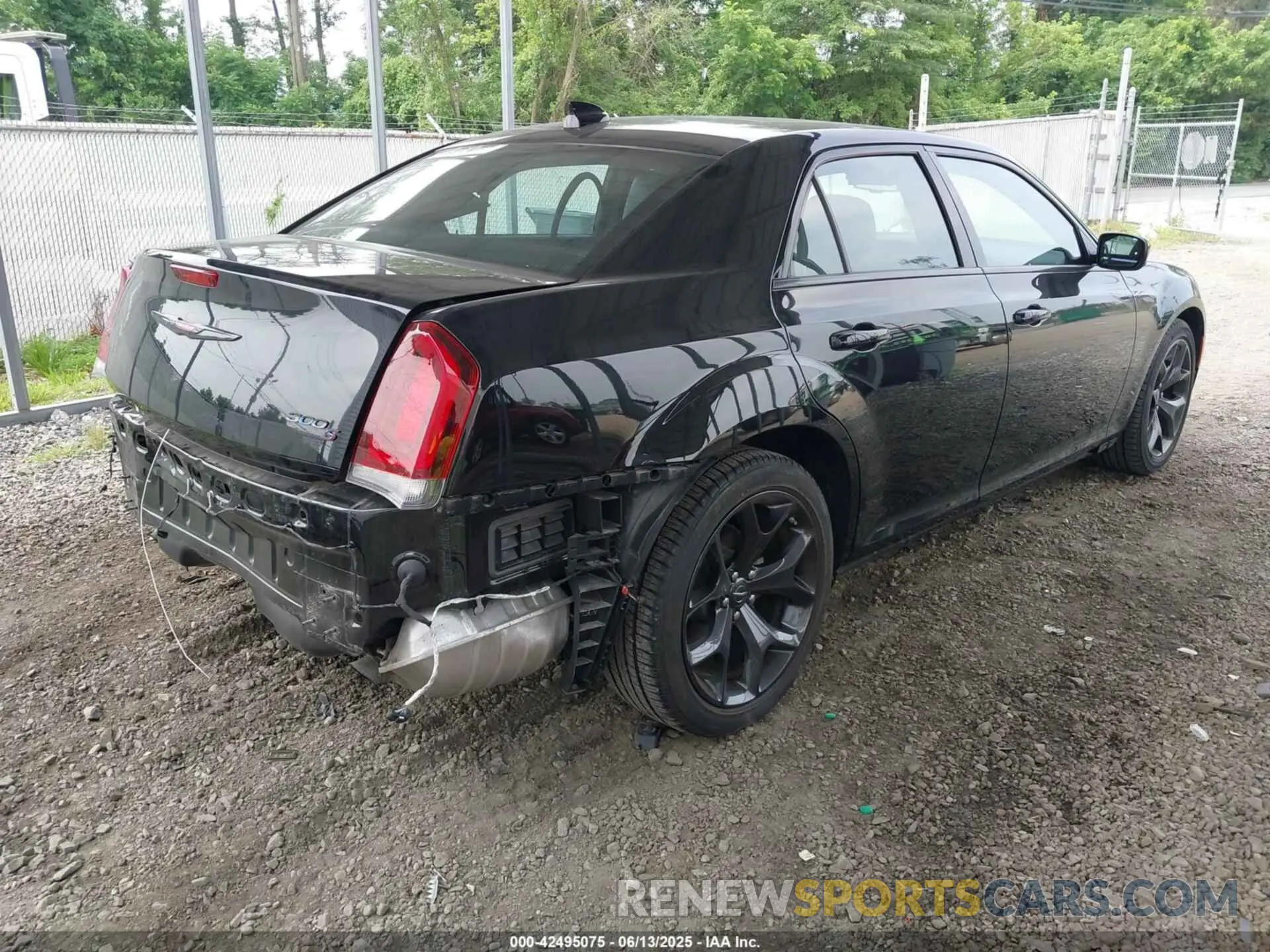 4 Photograph of a damaged car 2C3CCABG0NH199028 CHRYSLER 300 2022