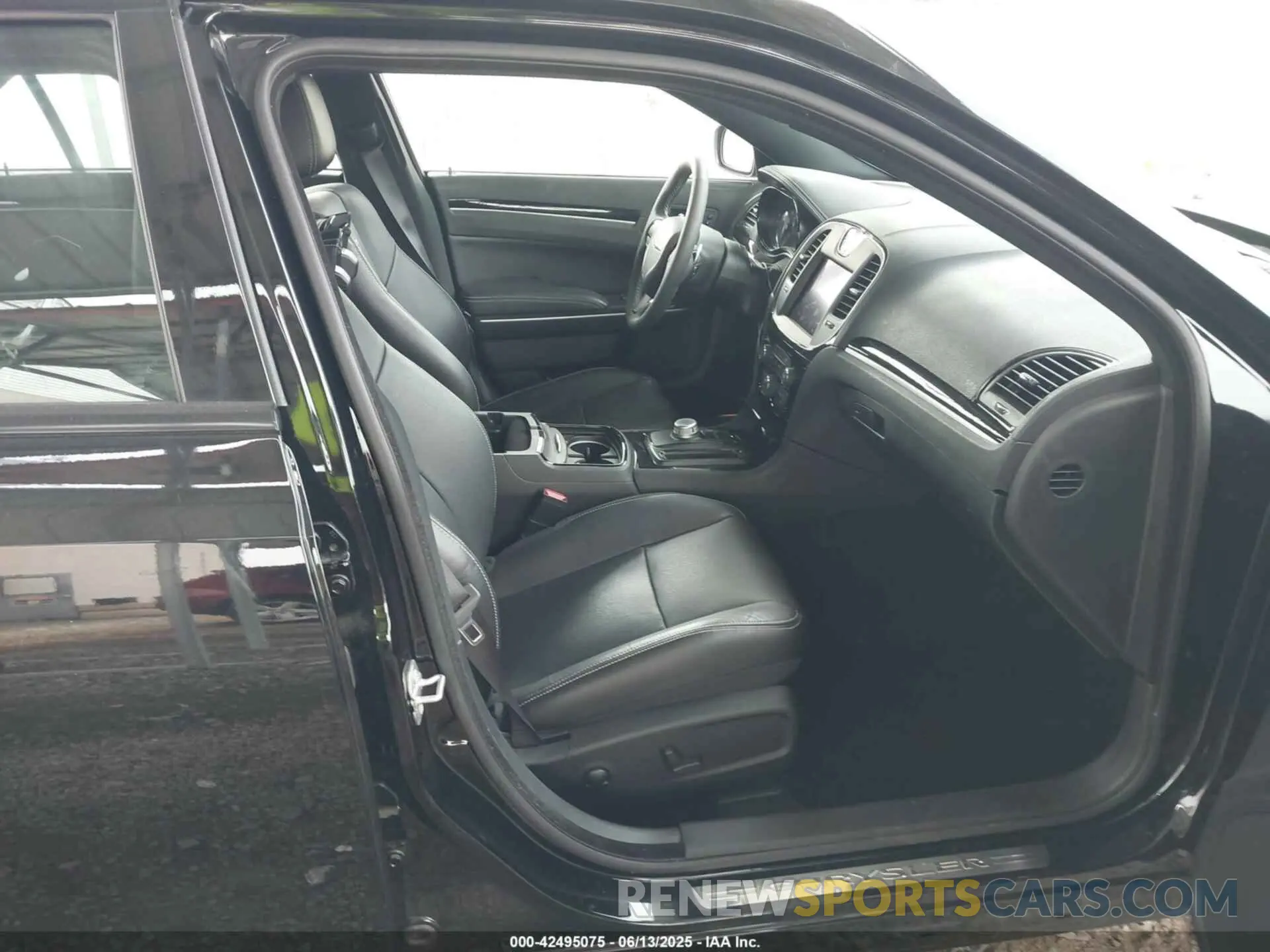 5 Photograph of a damaged car 2C3CCABG0NH199028 CHRYSLER 300 2022