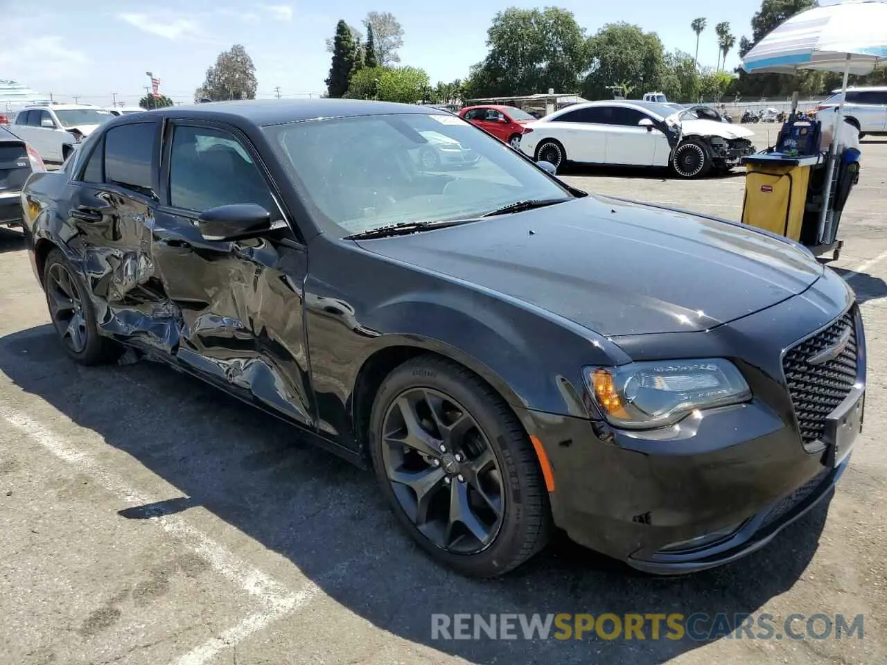 4 Photograph of a damaged car 2C3CCABG0NH232643 CHRYSLER 300 2022