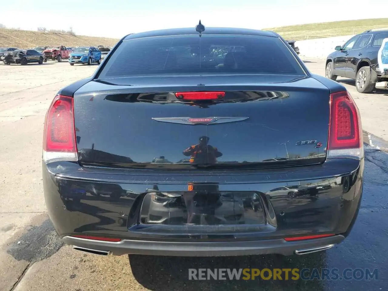 6 Photograph of a damaged car 2C3CCABG1NH115945 CHRYSLER 300 2022