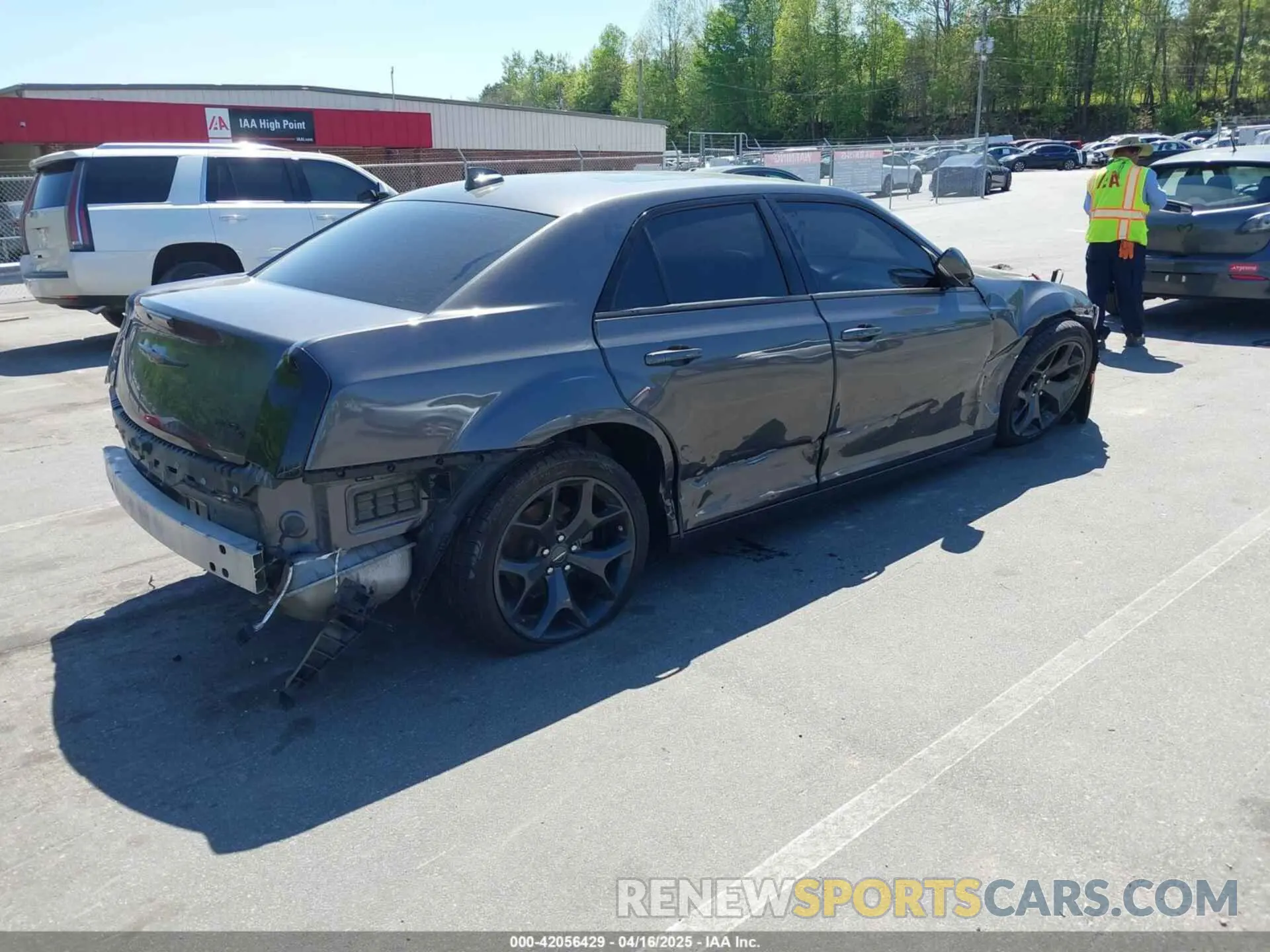 4 Photograph of a damaged car 2C3CCABG1NH259933 CHRYSLER 300 2022