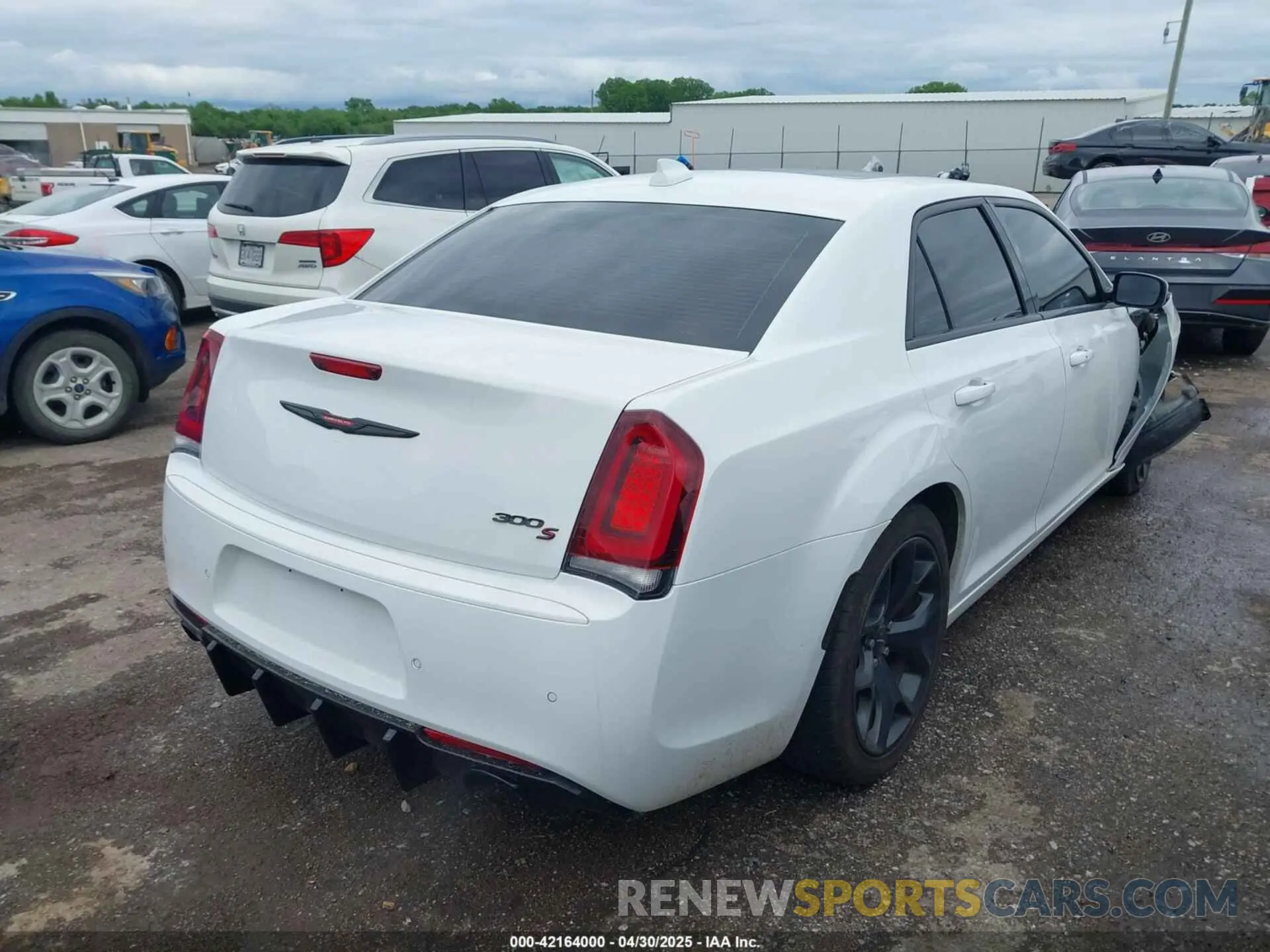 4 Photograph of a damaged car 2C3CCABG3NH214380 CHRYSLER 300 2022
