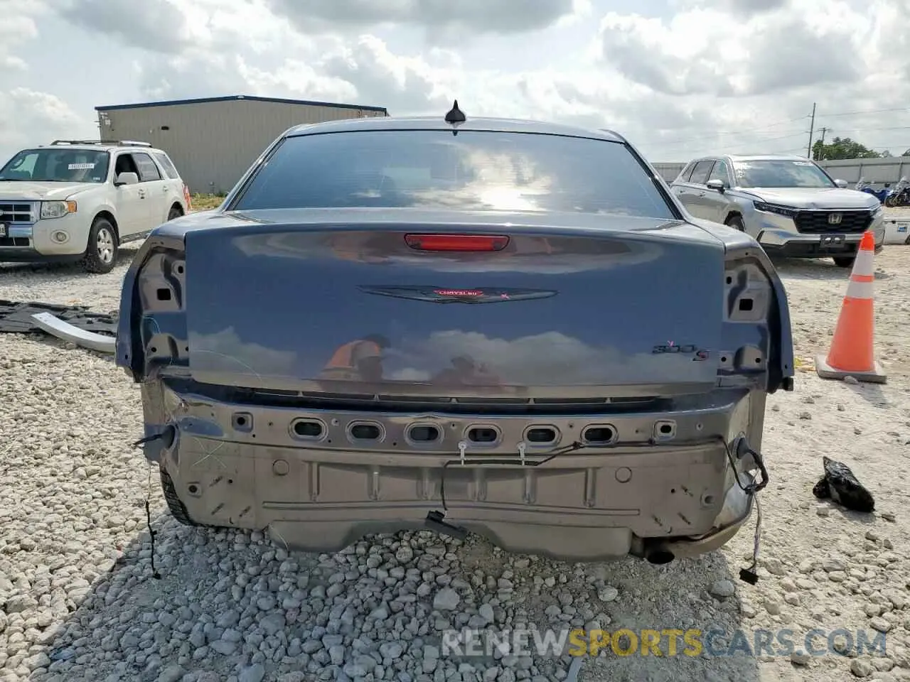 6 Photograph of a damaged car 2C3CCABG4NH198786 CHRYSLER 300 2022