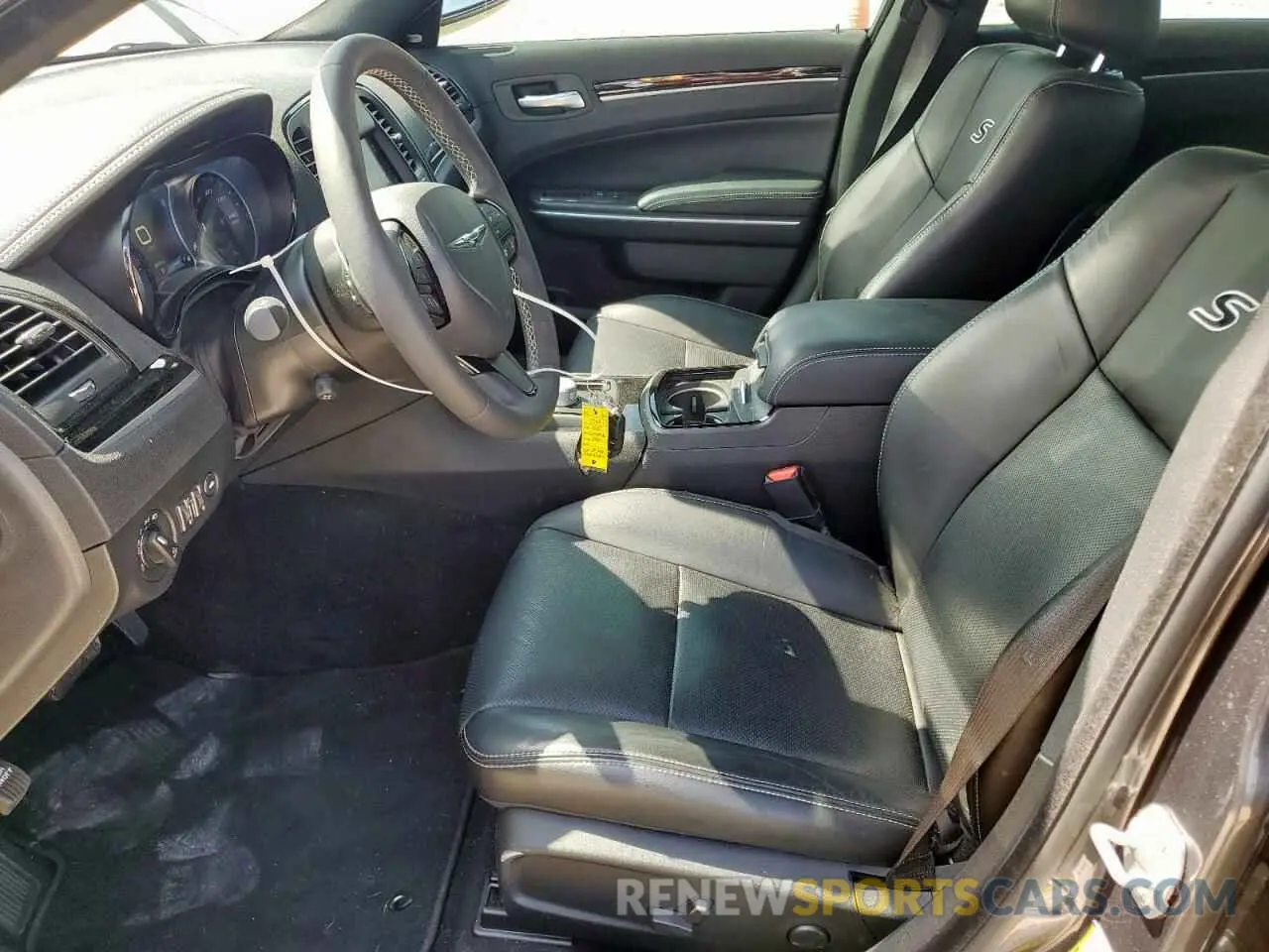 7 Photograph of a damaged car 2C3CCABG4NH198786 CHRYSLER 300 2022