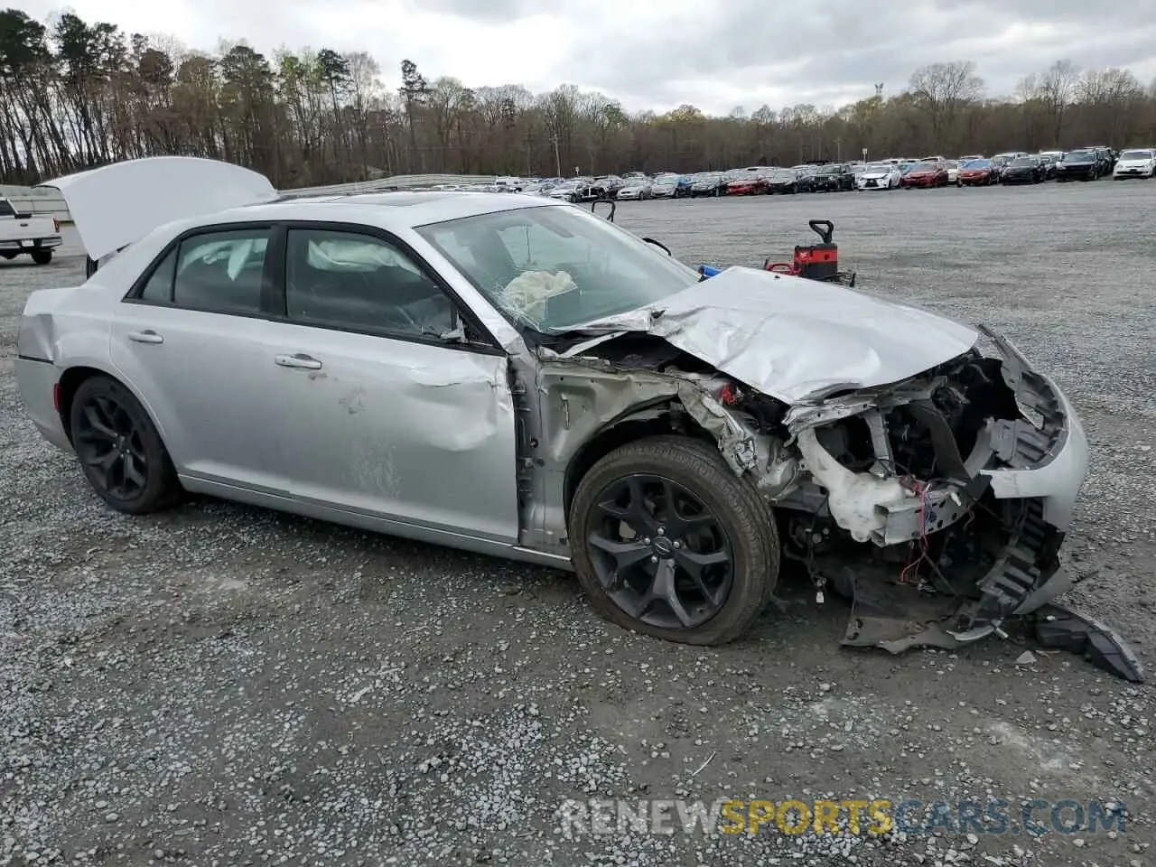 4 Photograph of a damaged car 2C3CCABG4NH218096 CHRYSLER 300 2022