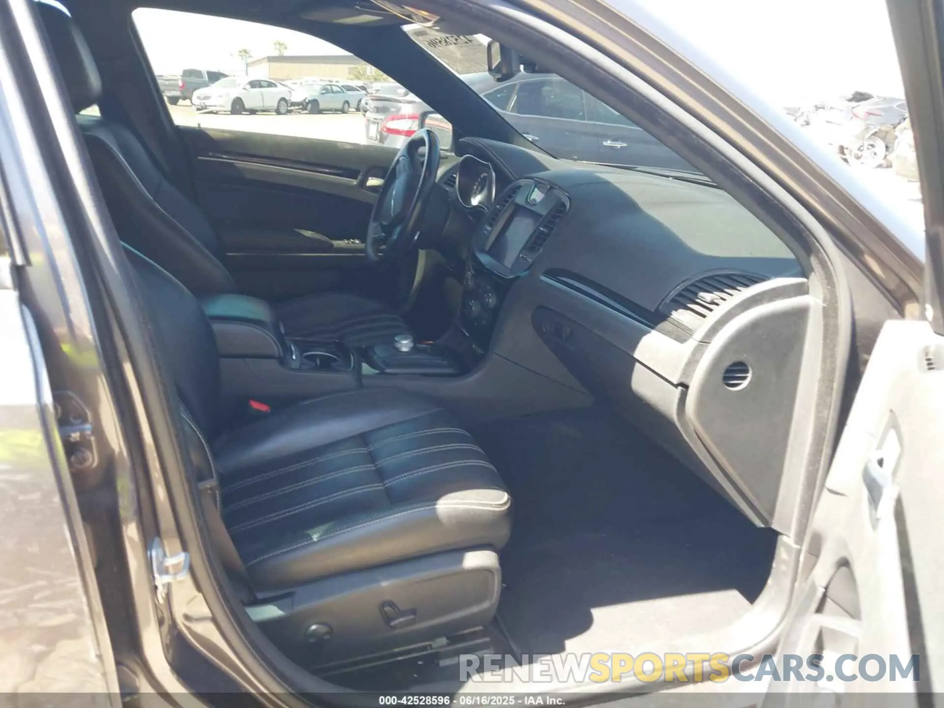 5 Photograph of a damaged car 2C3CCABG7NH154250 CHRYSLER 300 2022