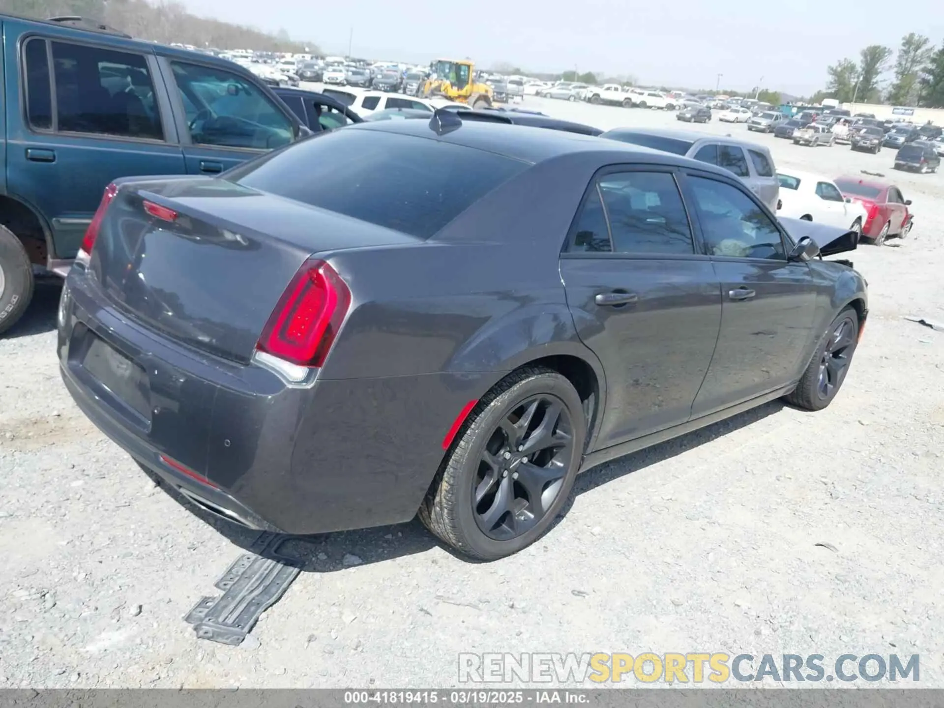 4 Photograph of a damaged car 2C3CCABG7NH225950 CHRYSLER 300 2022