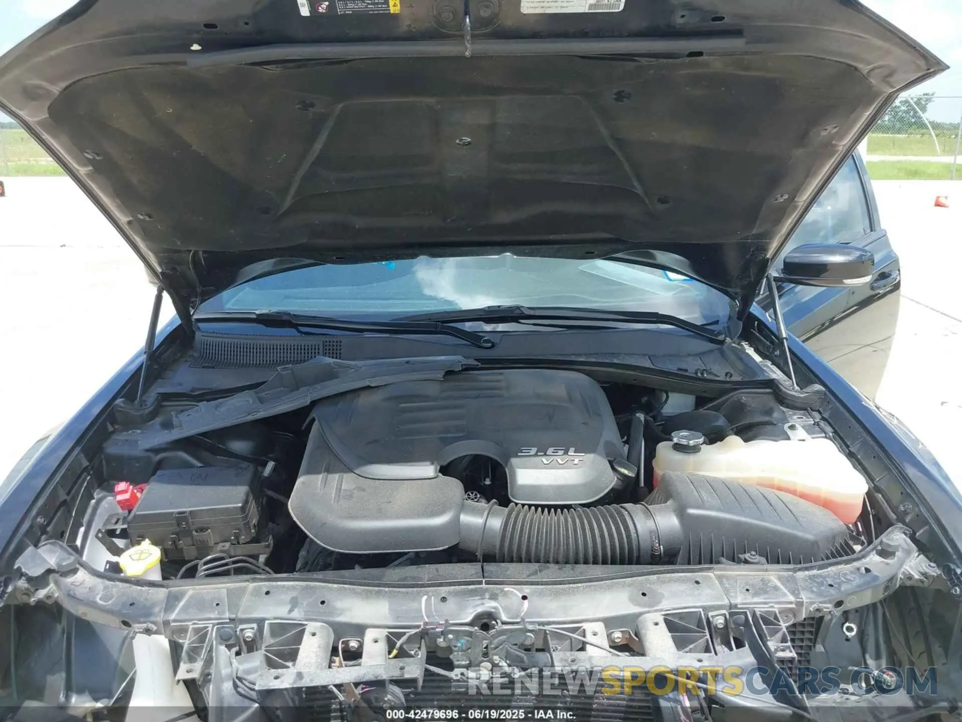 10 Photograph of a damaged car 2C3CCABGXNH256397 CHRYSLER 300 2022