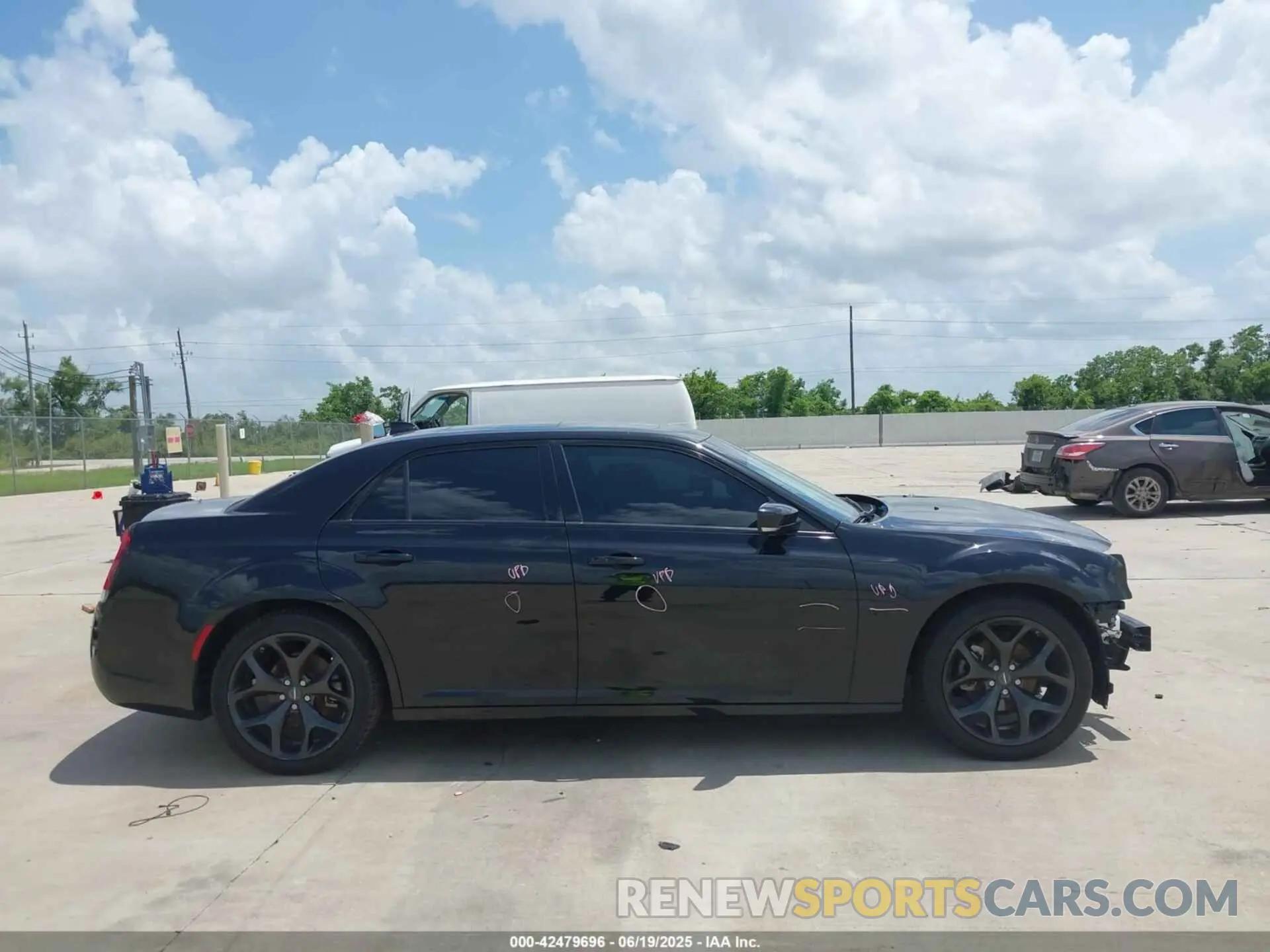12 Photograph of a damaged car 2C3CCABGXNH256397 CHRYSLER 300 2022