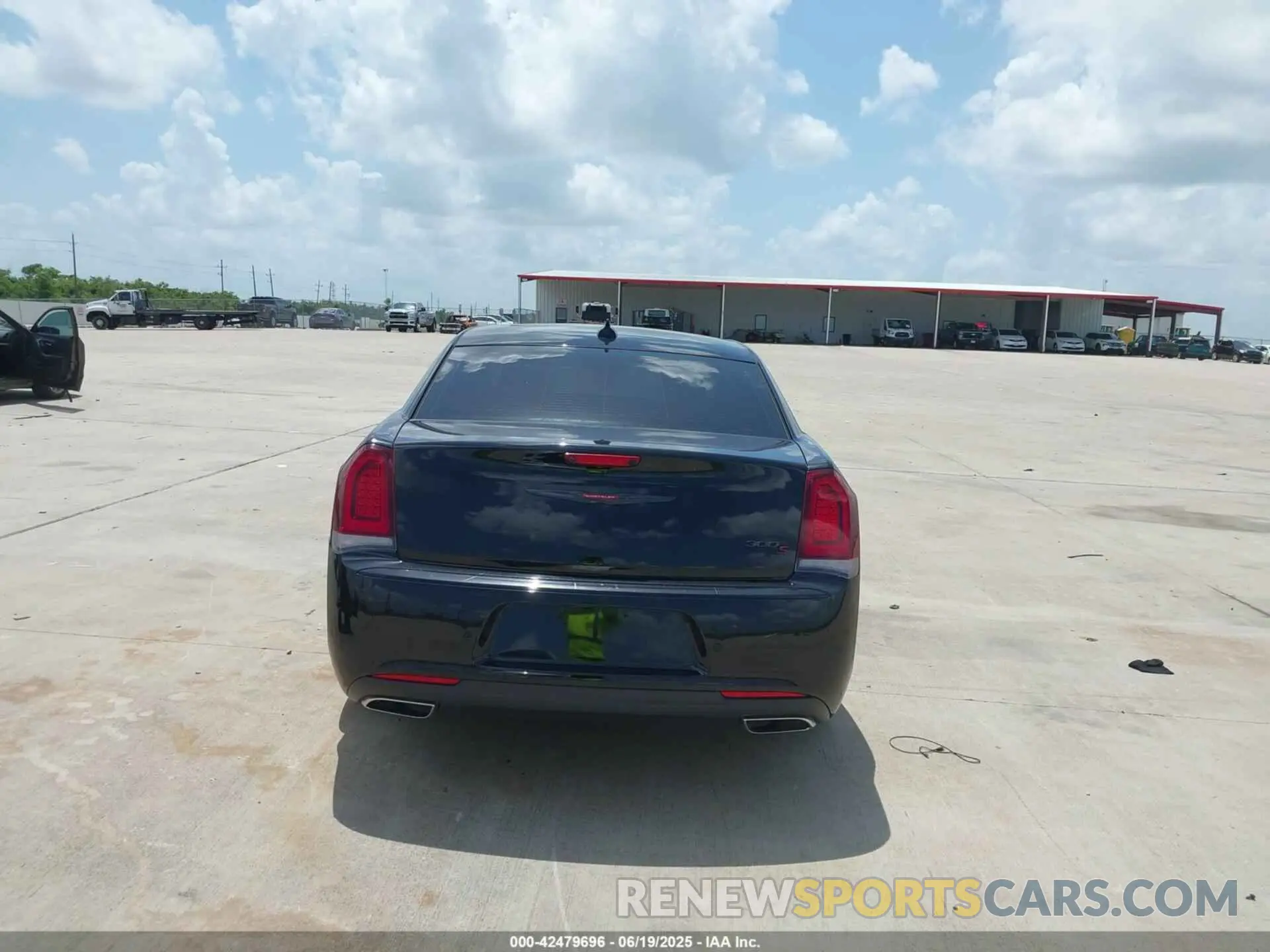 15 Photograph of a damaged car 2C3CCABGXNH256397 CHRYSLER 300 2022