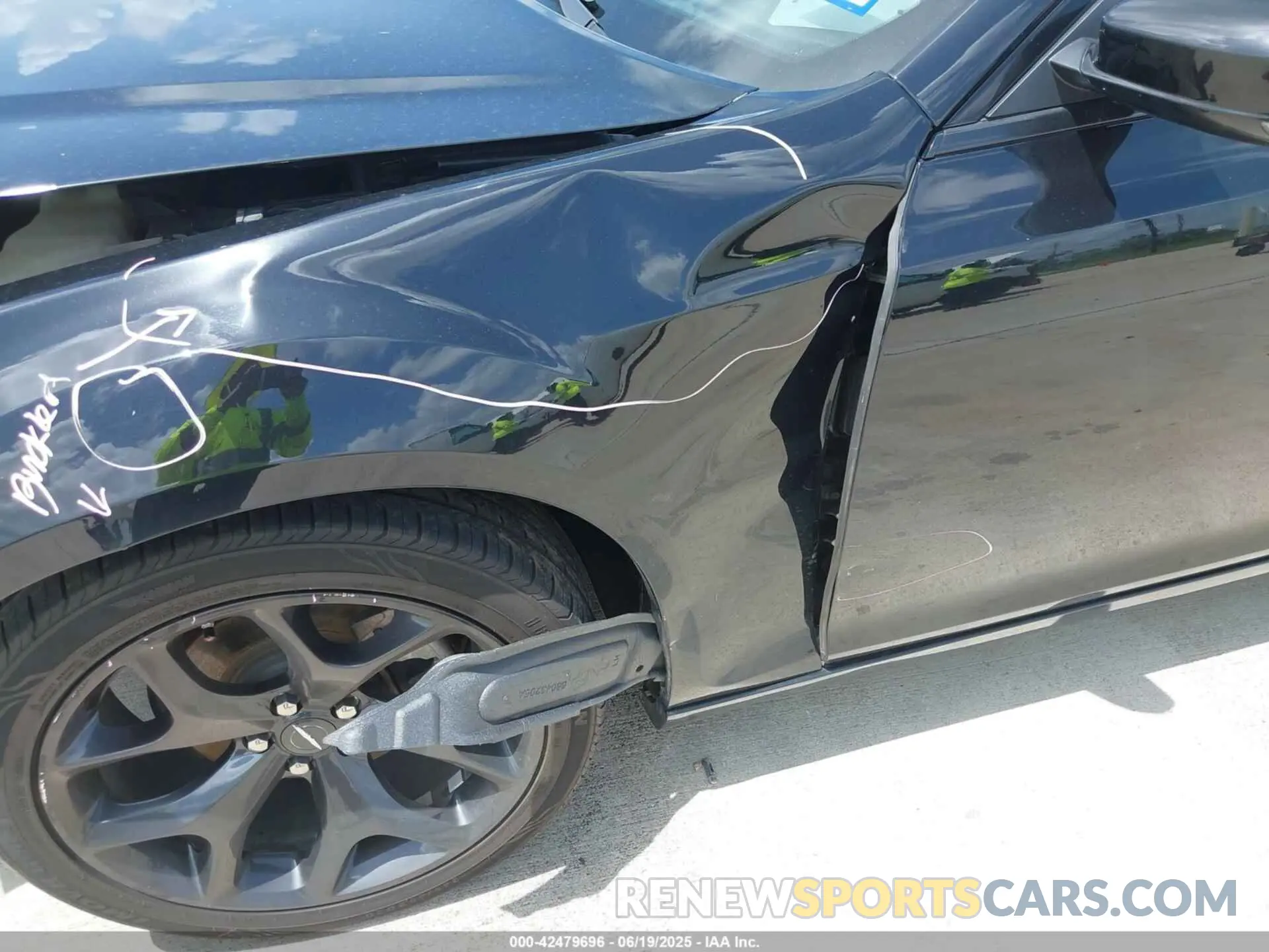 16 Photograph of a damaged car 2C3CCABGXNH256397 CHRYSLER 300 2022