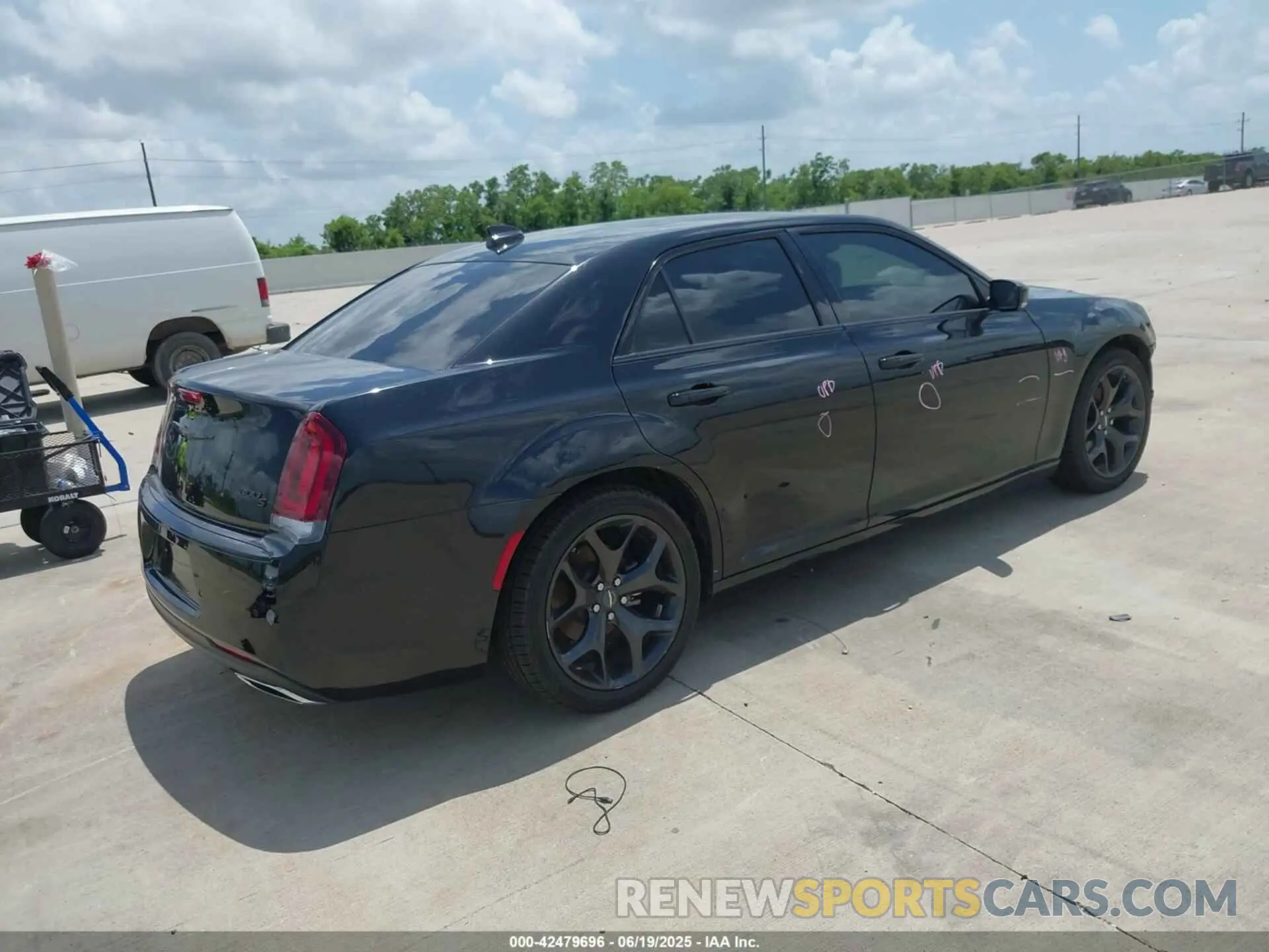 4 Photograph of a damaged car 2C3CCABGXNH256397 CHRYSLER 300 2022