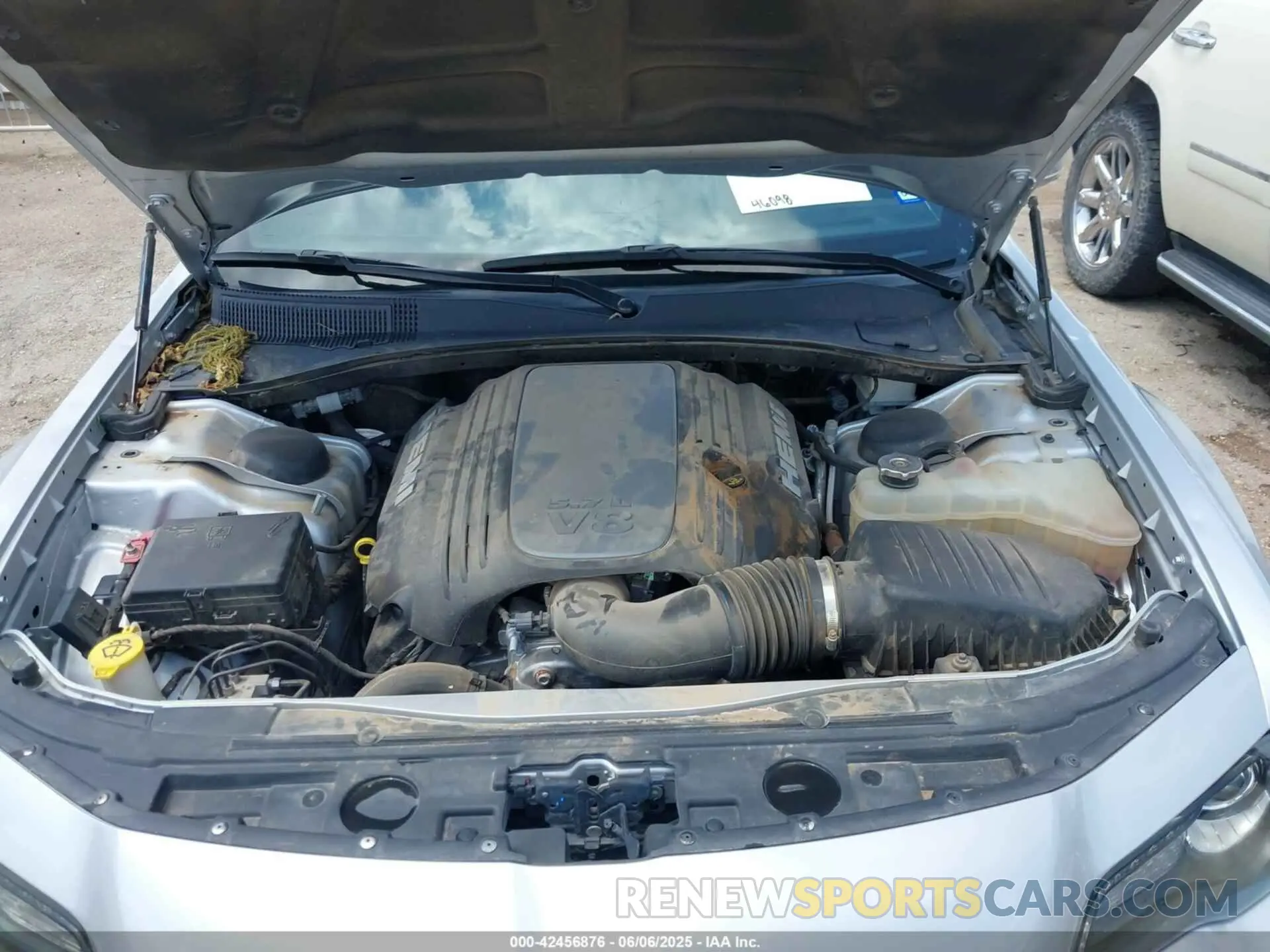 10 Photograph of a damaged car 2C3CCABT5NH206438 CHRYSLER 300 2022
