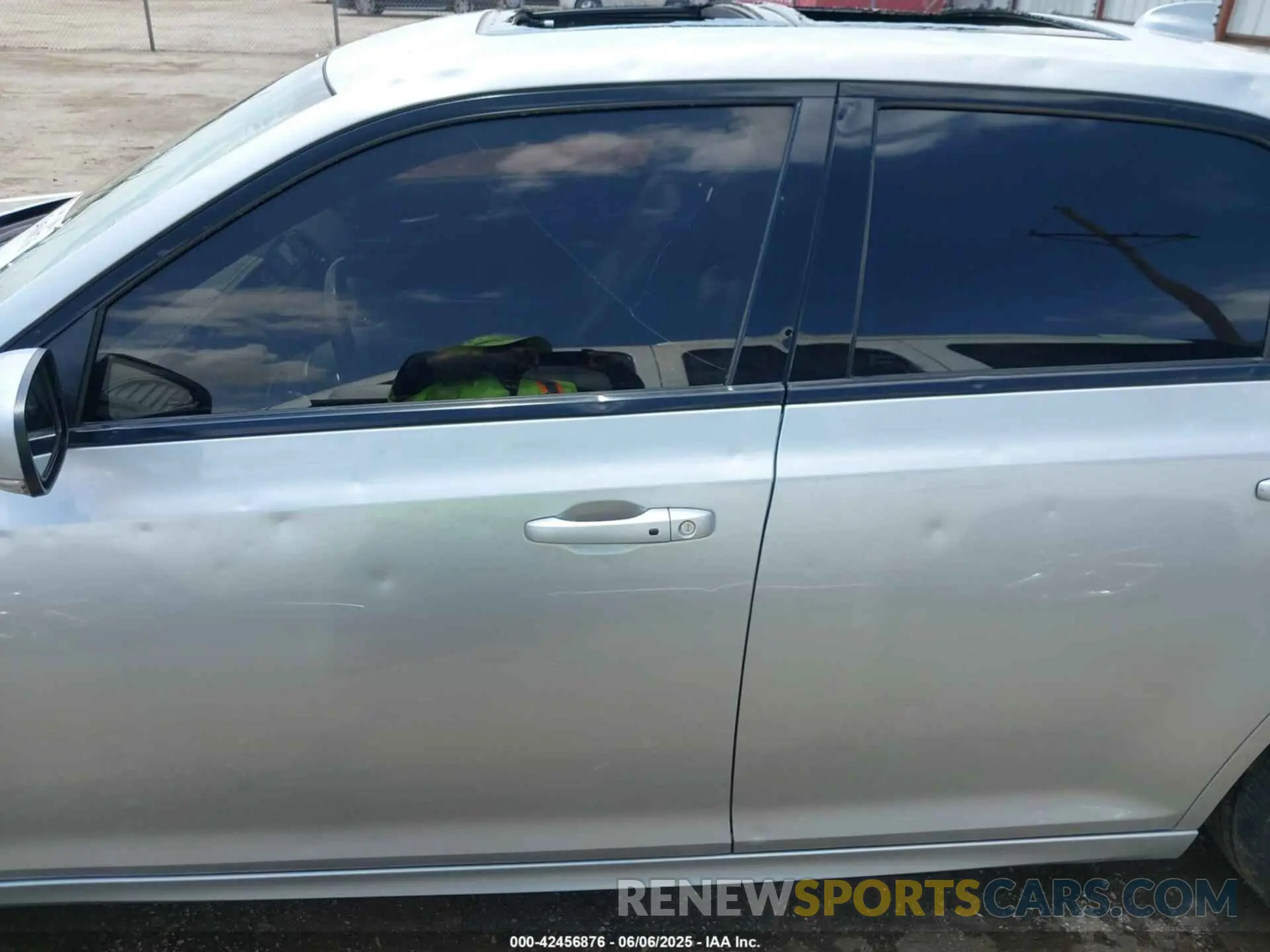 14 Photograph of a damaged car 2C3CCABT5NH206438 CHRYSLER 300 2022