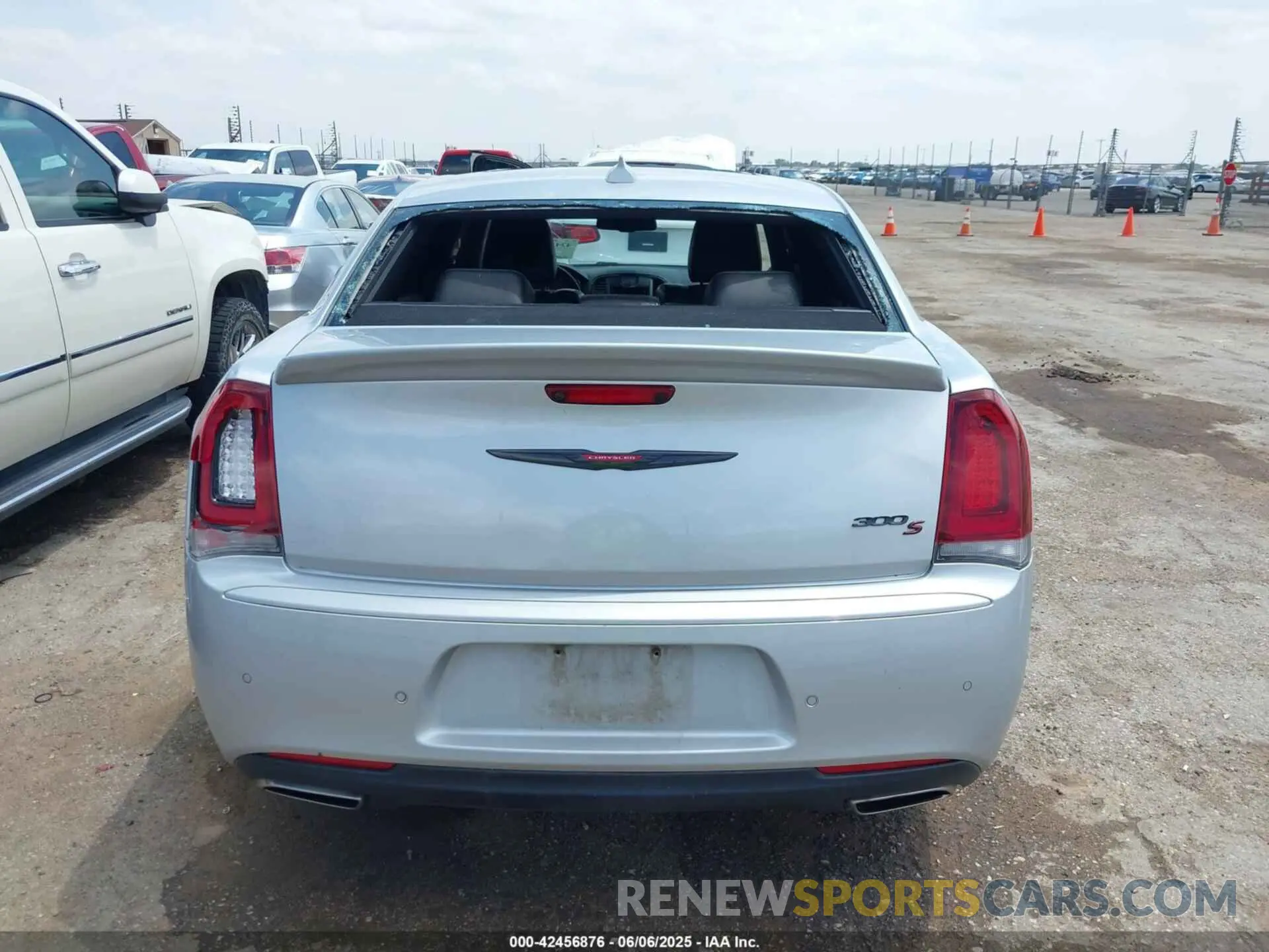 16 Photograph of a damaged car 2C3CCABT5NH206438 CHRYSLER 300 2022