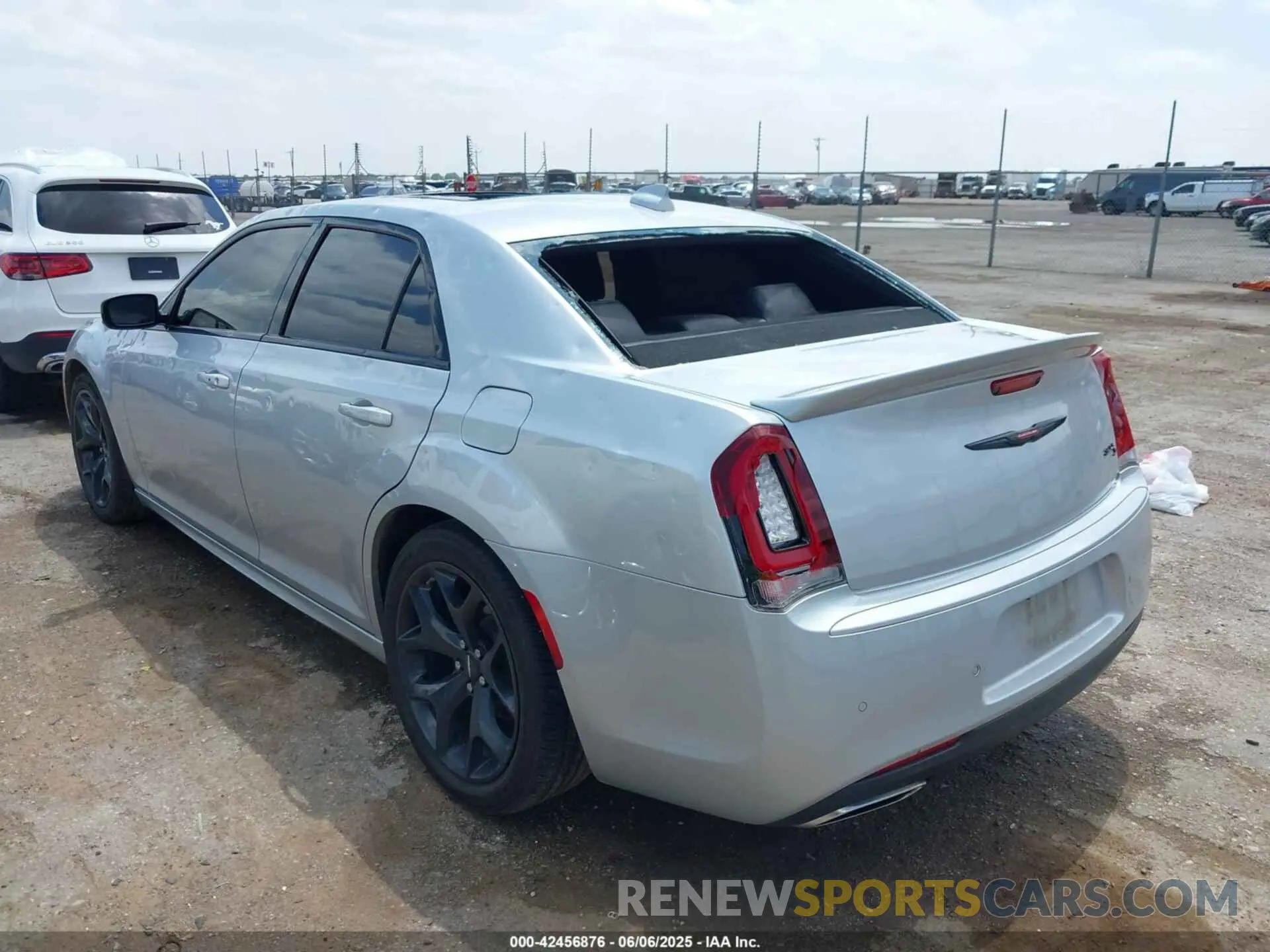 3 Photograph of a damaged car 2C3CCABT5NH206438 CHRYSLER 300 2022