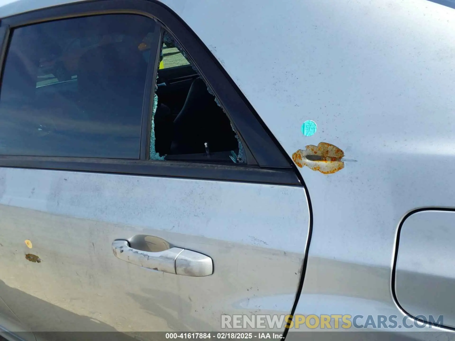 6 Photograph of a damaged car 2C3CCABT8NH104020 CHRYSLER 300 2022