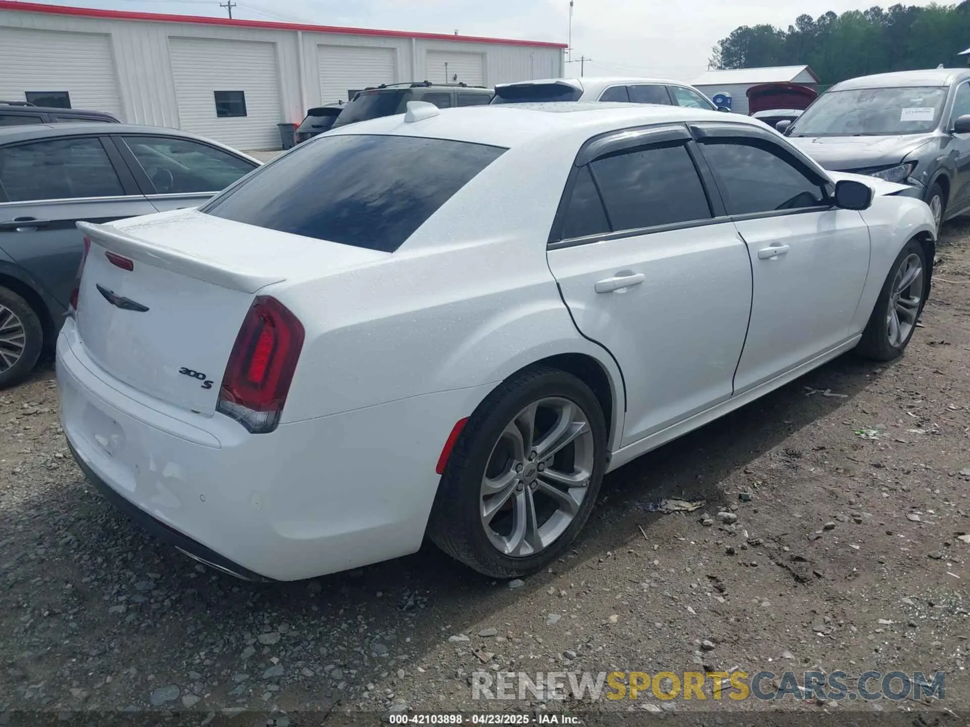 4 Photograph of a damaged car 2C3CCABT9NH193709 CHRYSLER 300 2022
