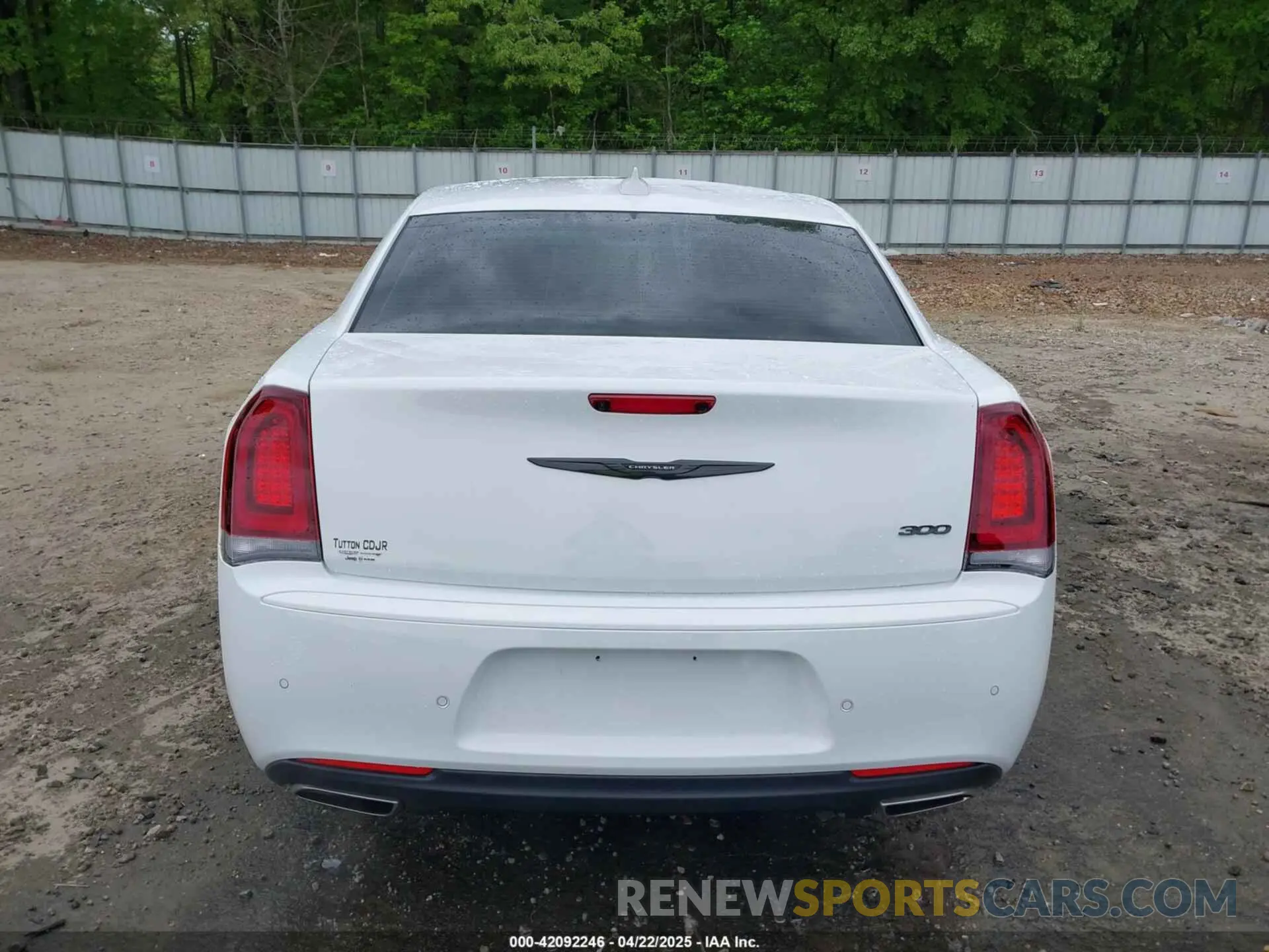16 Photograph of a damaged car 2C3CCADG0NH187183 CHRYSLER 300 2022
