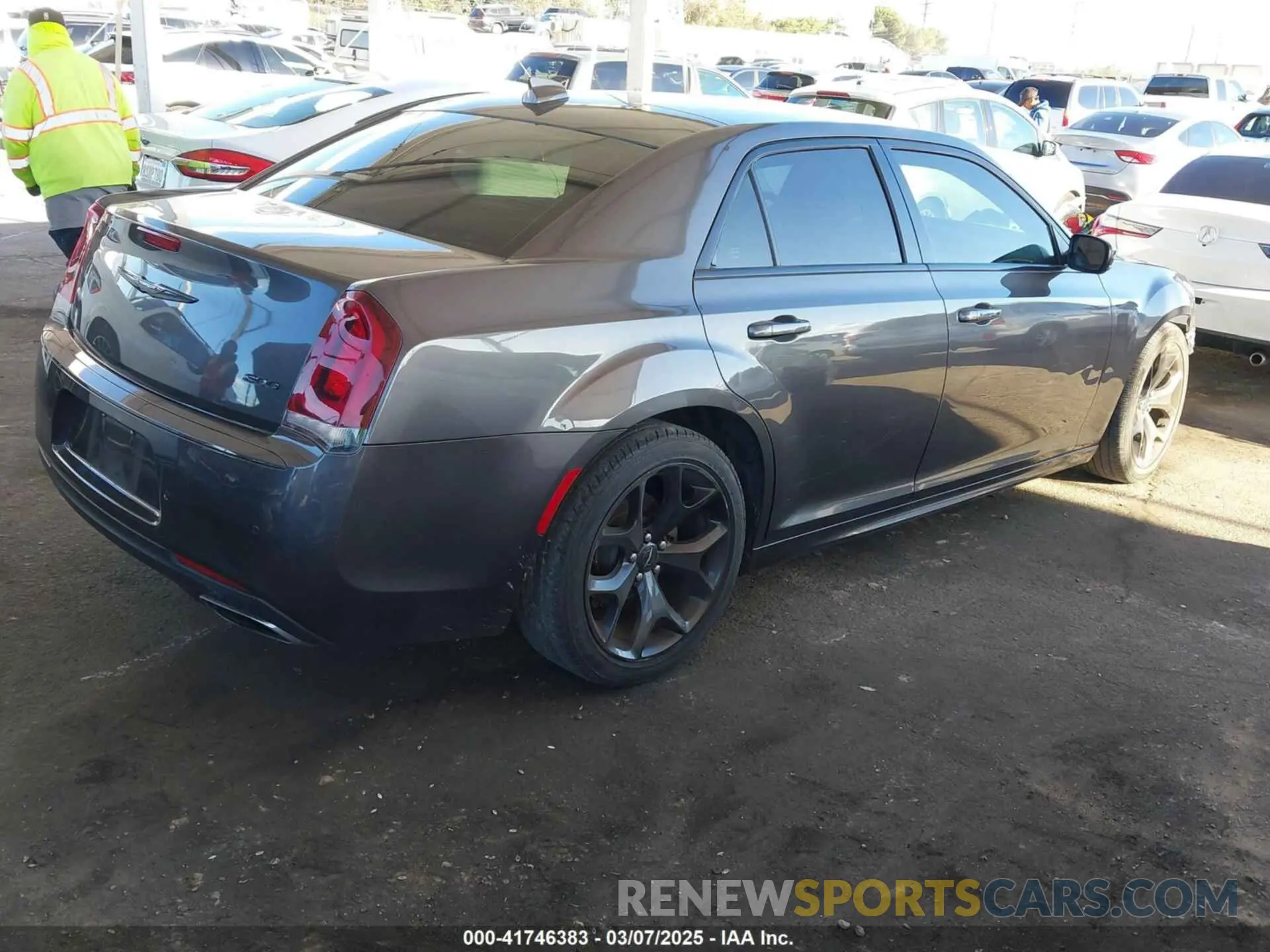 4 Photograph of a damaged car 2C3CCADG1NH139515 CHRYSLER 300 2022