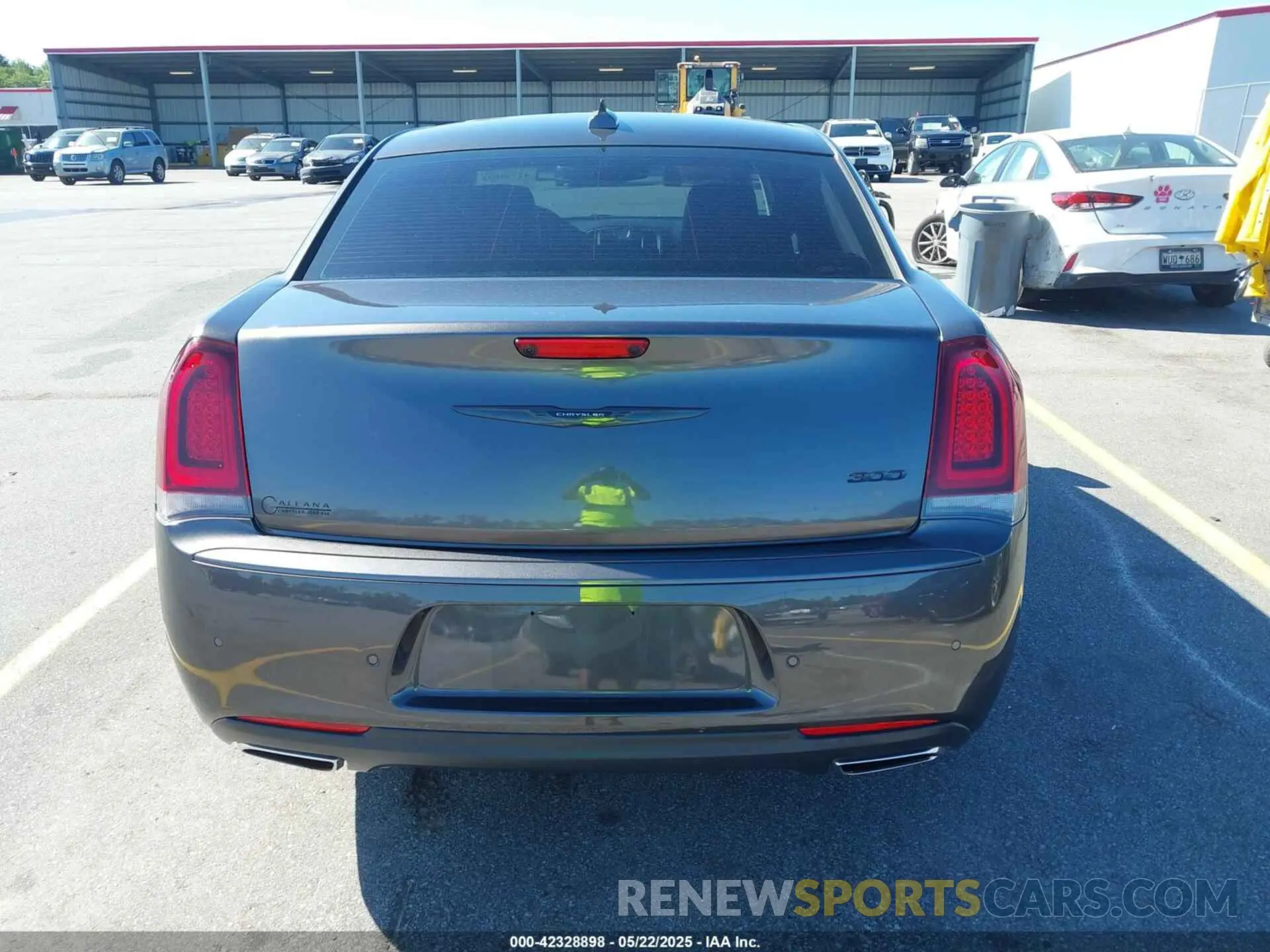 16 Photograph of a damaged car 2C3CCADG1NH225925 CHRYSLER 300 2022