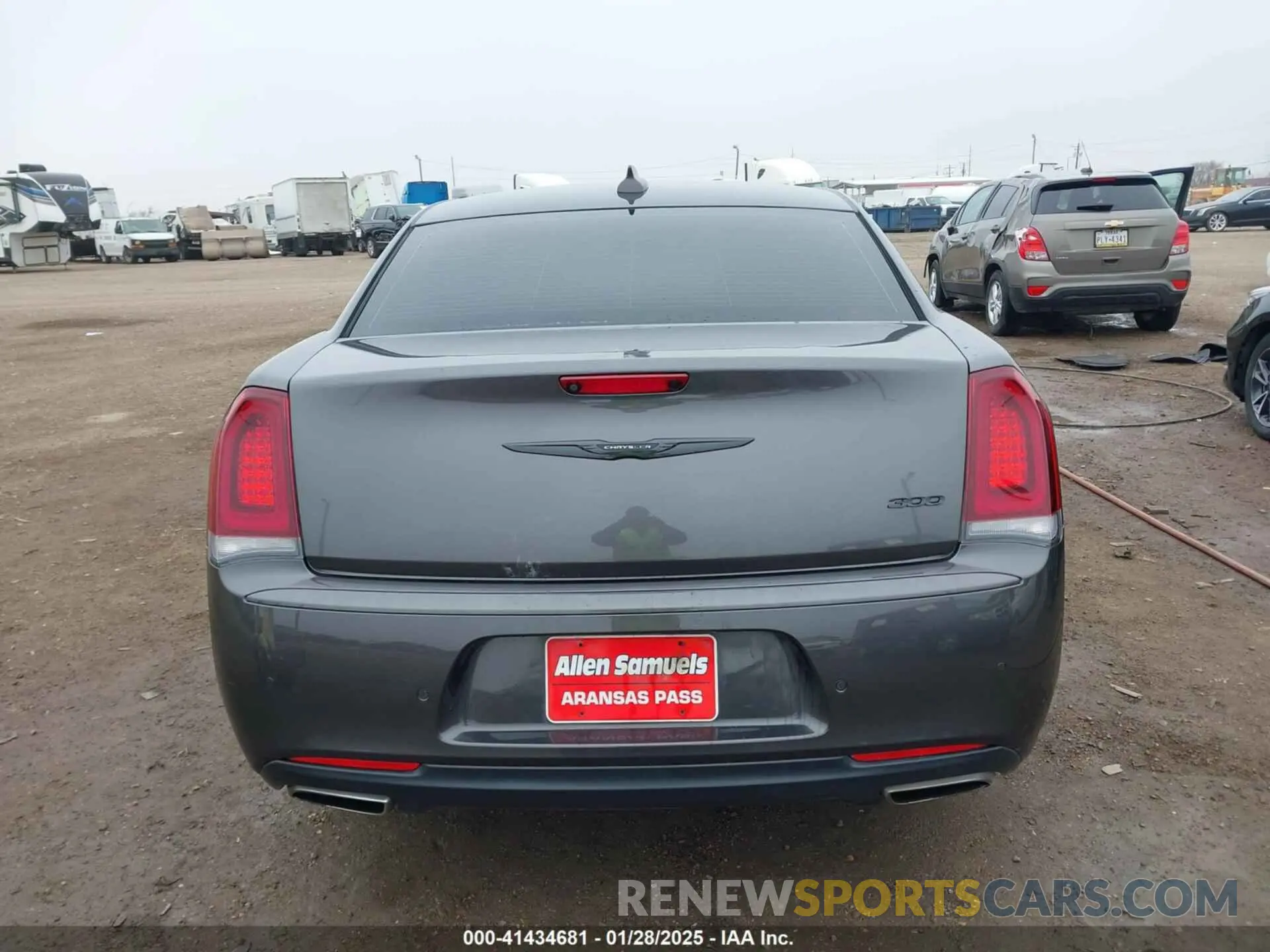 17 Photograph of a damaged car 2C3CCADG5NH131160 CHRYSLER 300 2022