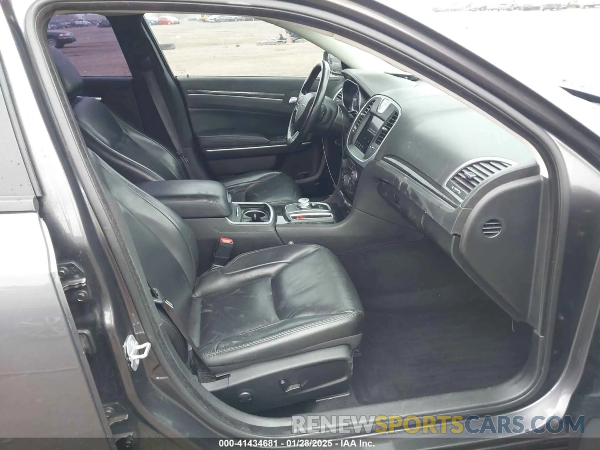 5 Photograph of a damaged car 2C3CCADG5NH131160 CHRYSLER 300 2022