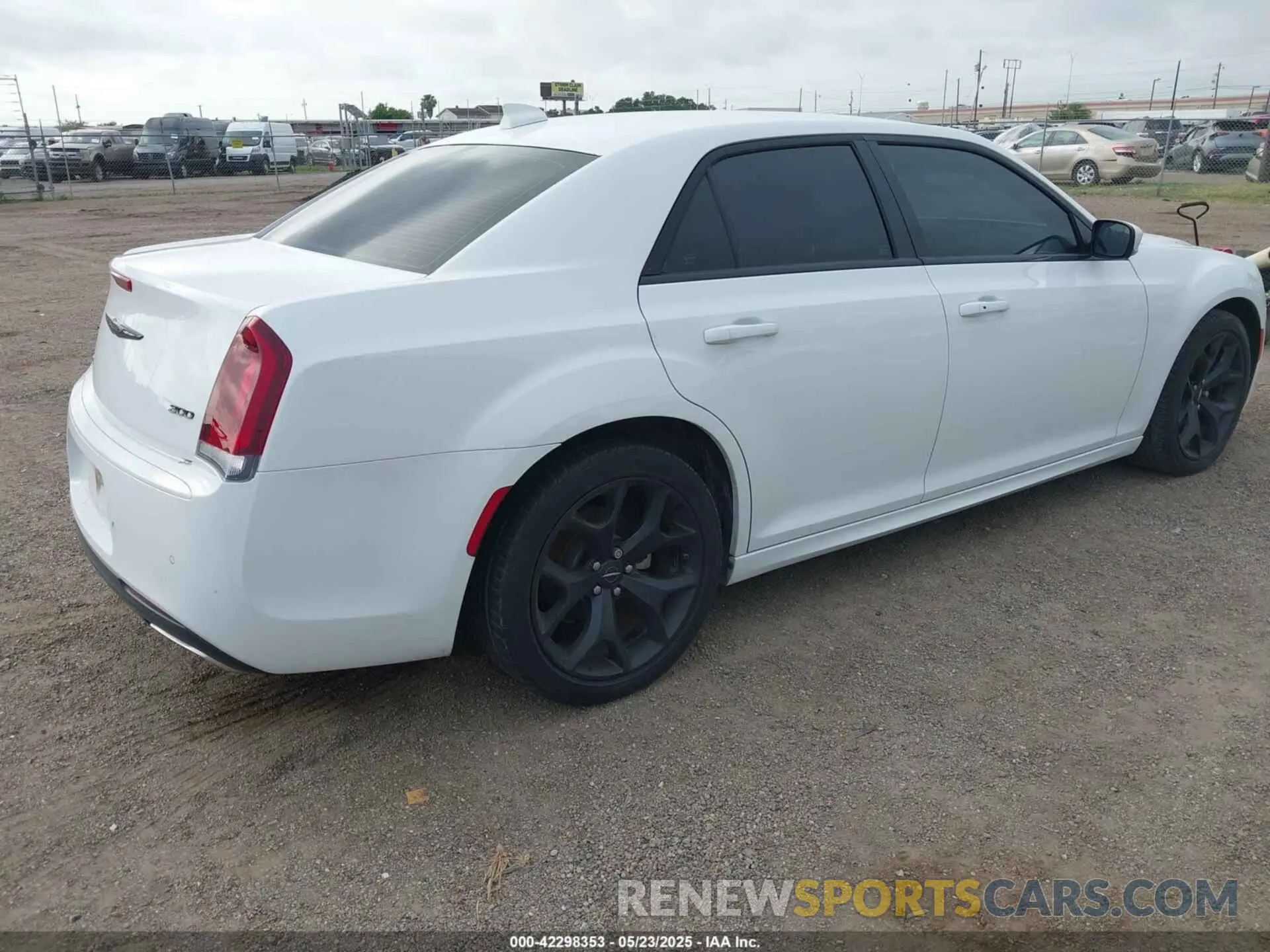 4 Photograph of a damaged car 2C3CCADG8NH134389 CHRYSLER 300 2022