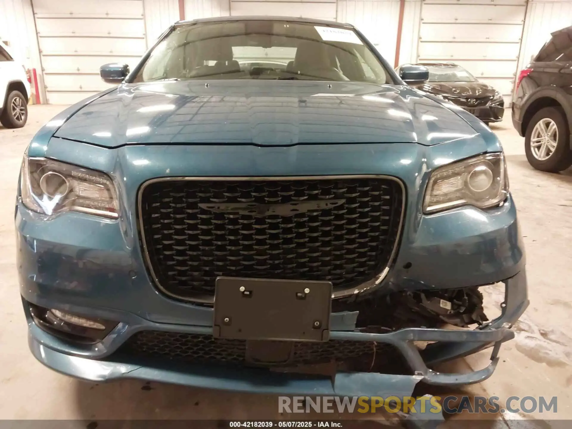 17 Photograph of a damaged car 2C3CCASG5NH241600 CHRYSLER 300 2022